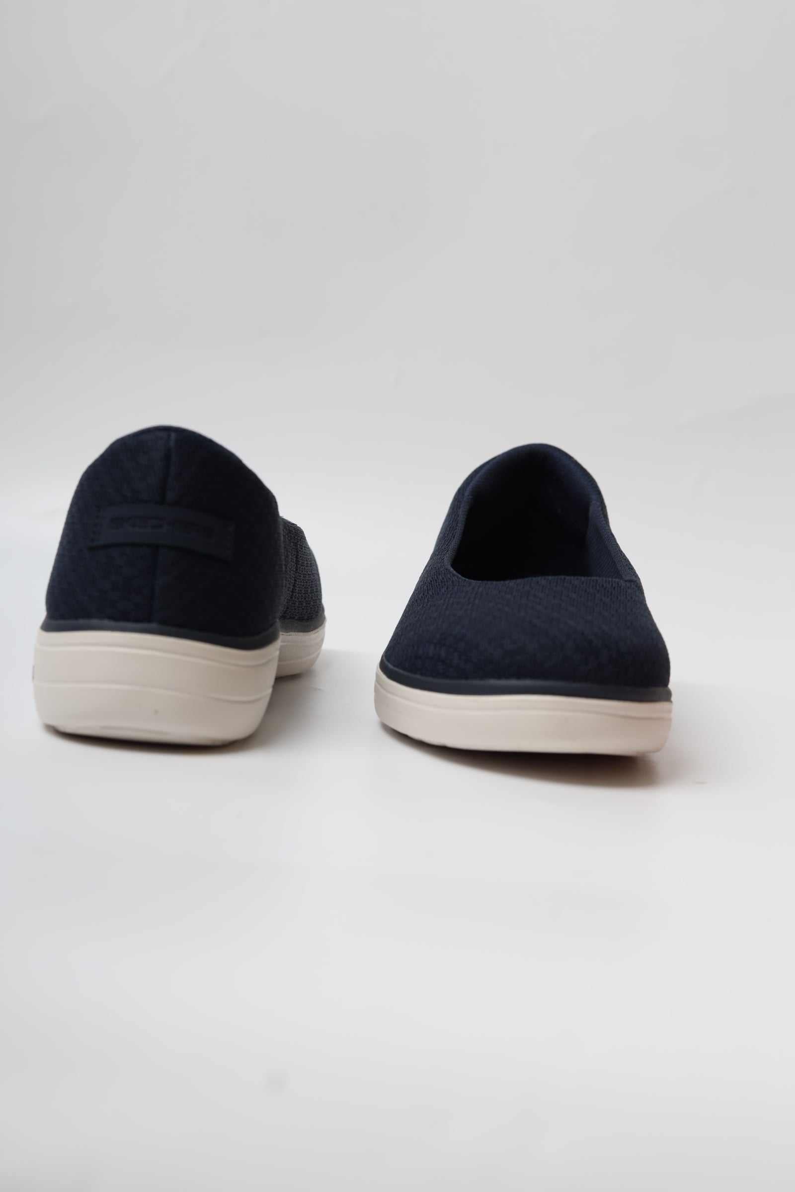 سكيتشرز رجالي آرتش فيت 138902