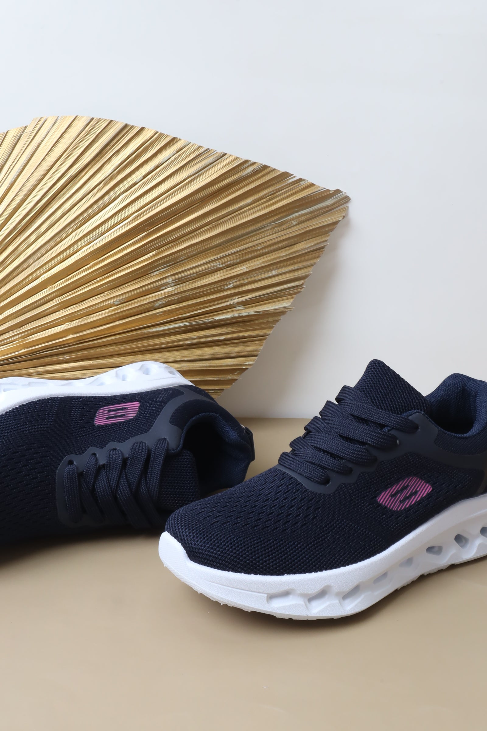 حذاء رياضي نسائي 17-504