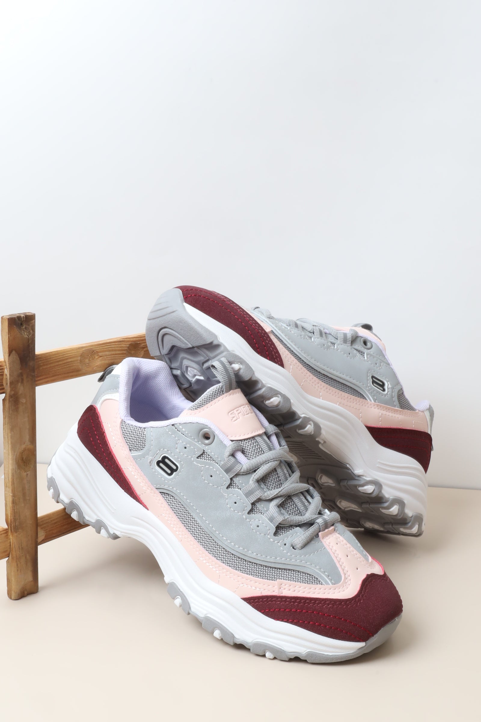 حذاء رياضي نسائي 77-486