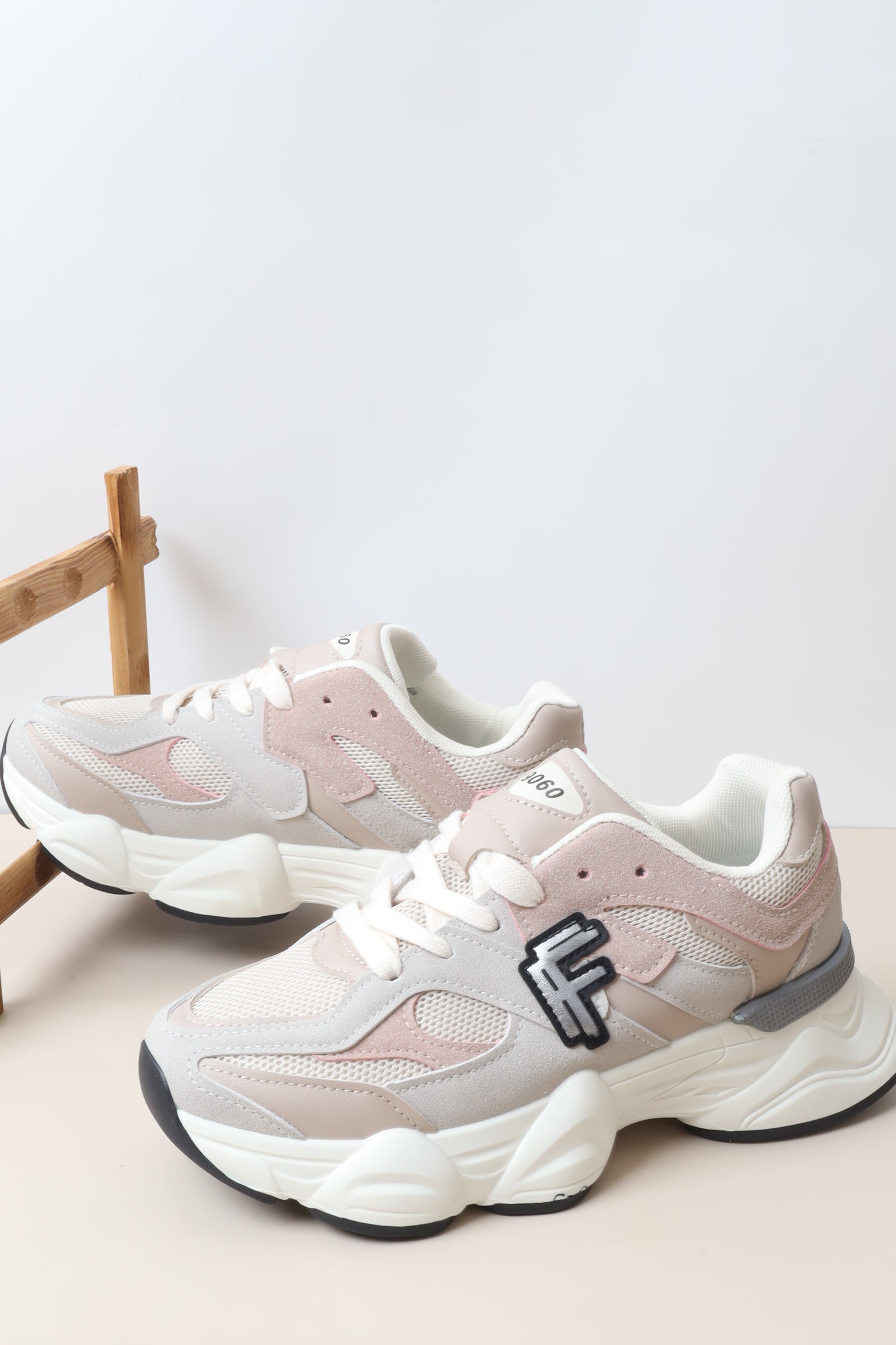 حذاء رياضي نسائي 03-465