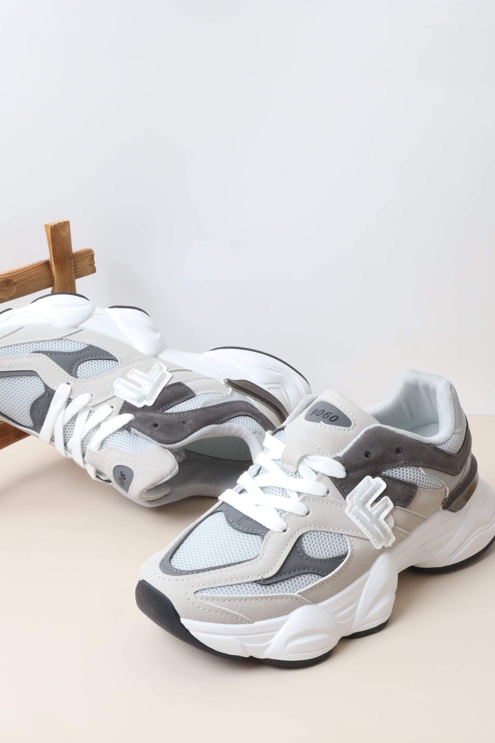 حذاء رياضي نسائي 03-465