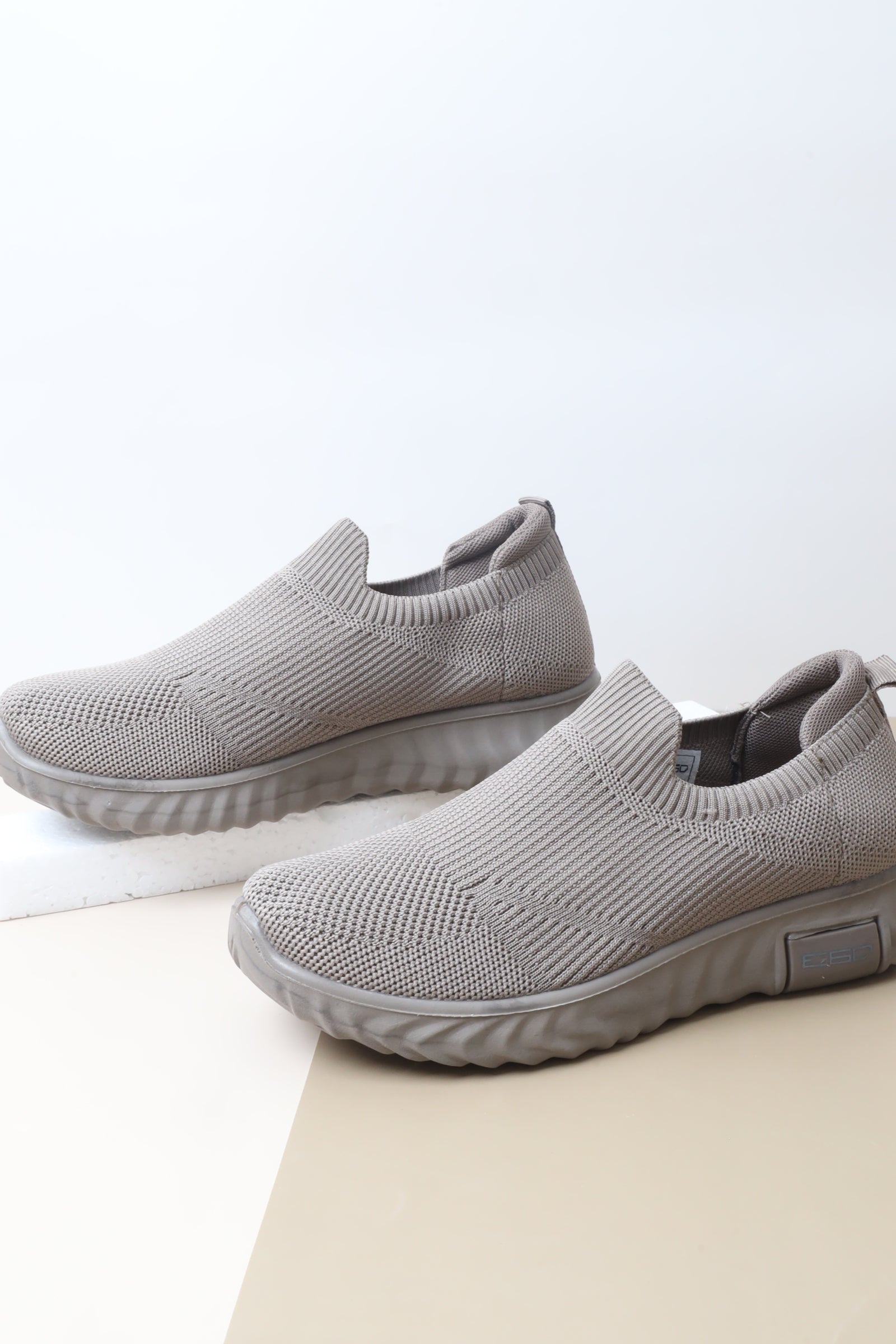 حذاء رياضي نسائي 86-506