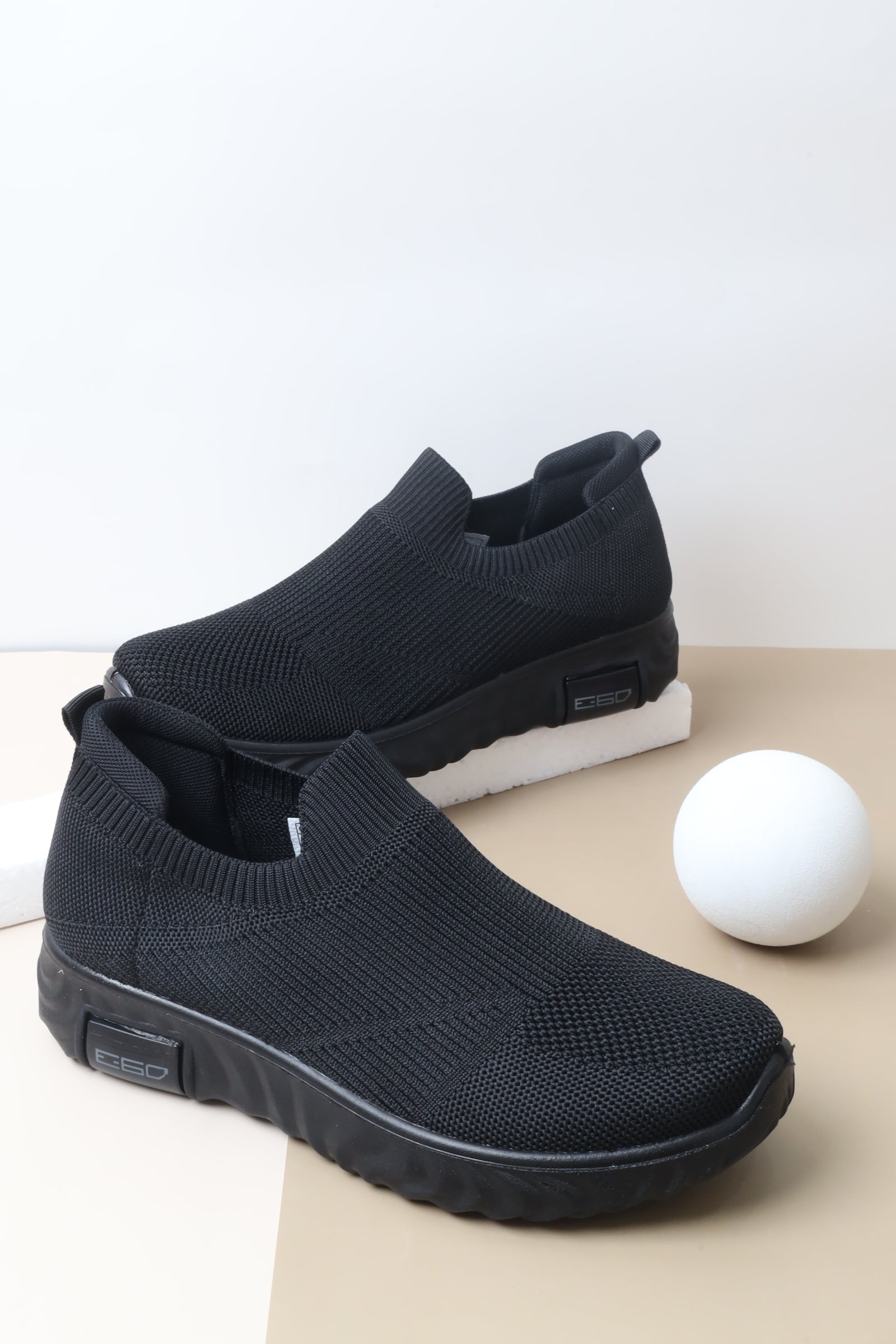 حذاء رياضي نسائي 86-506