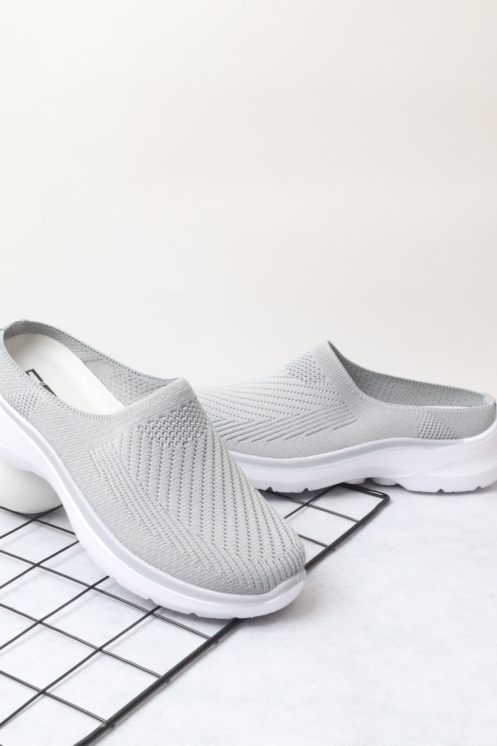 حذاء رياضي نسائي 37-504