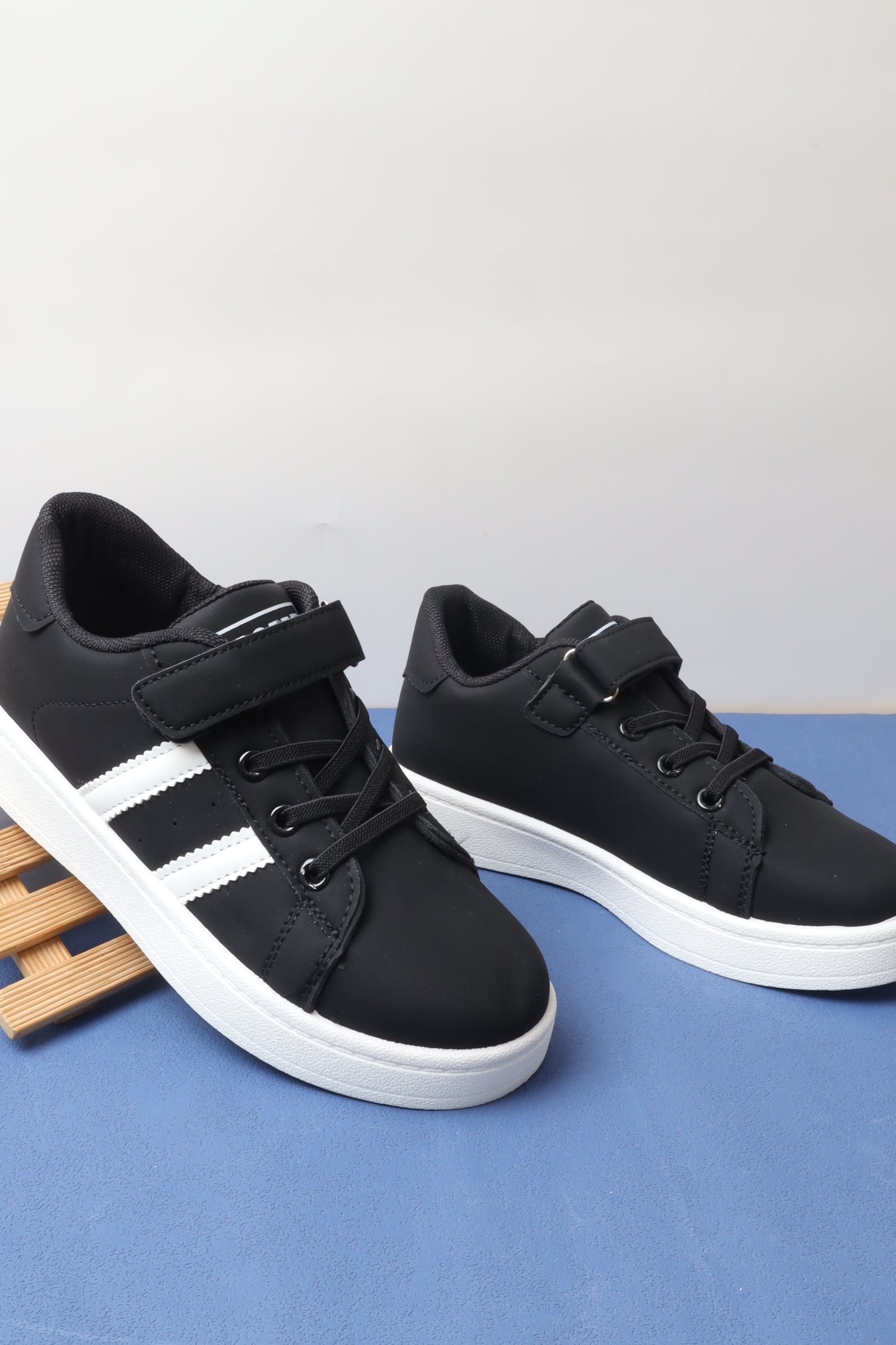 حذاء ولادي 1826