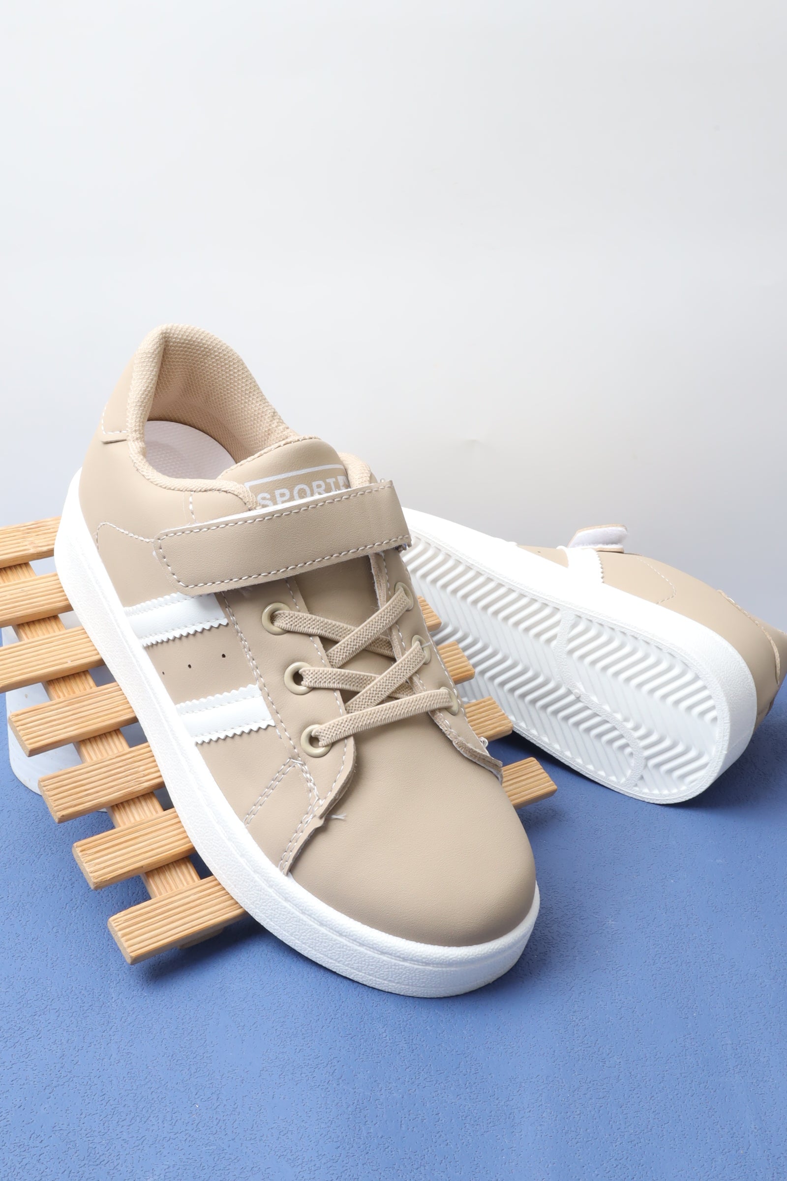 حذاء ولادي 1826