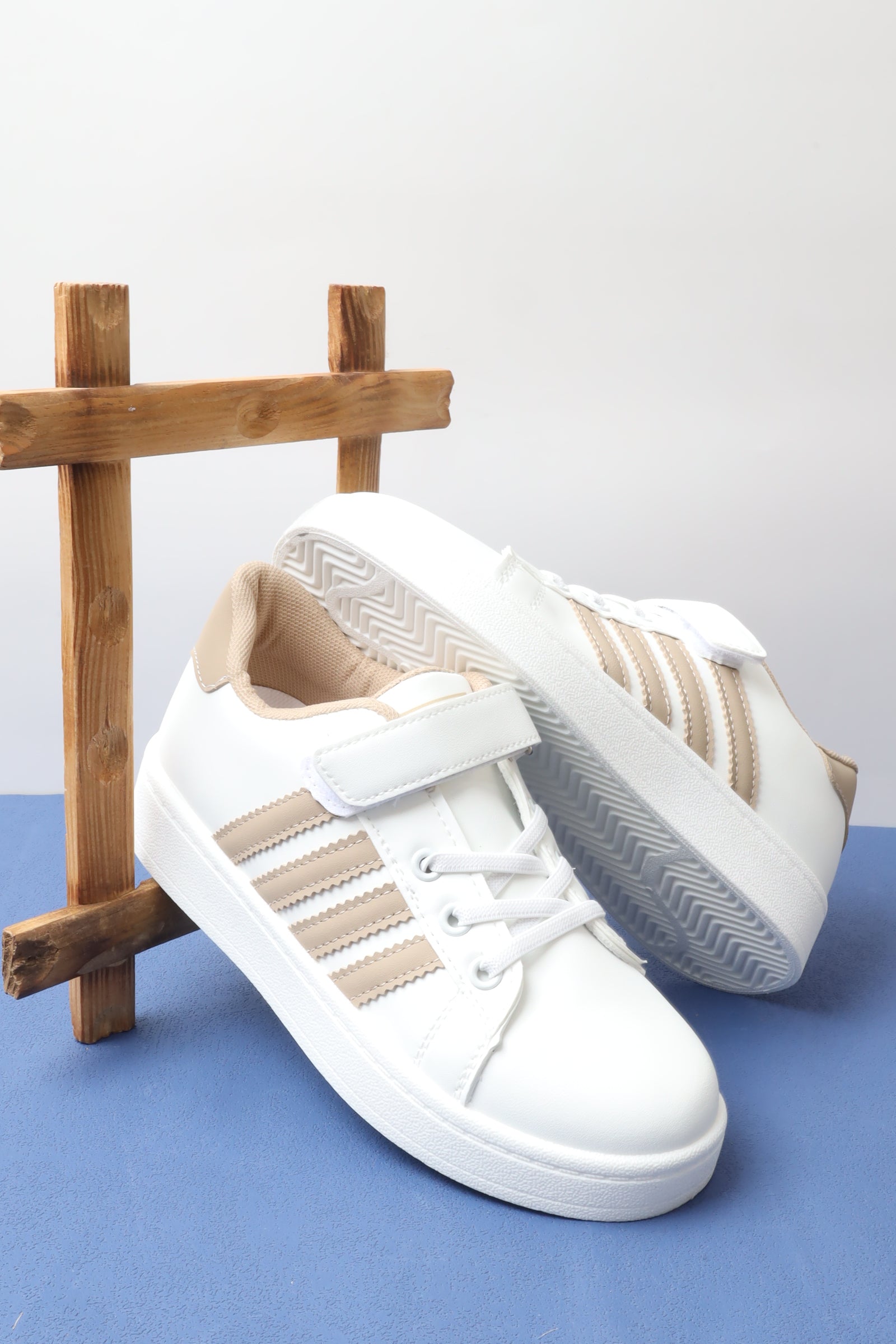 حذاء بناتي 1828