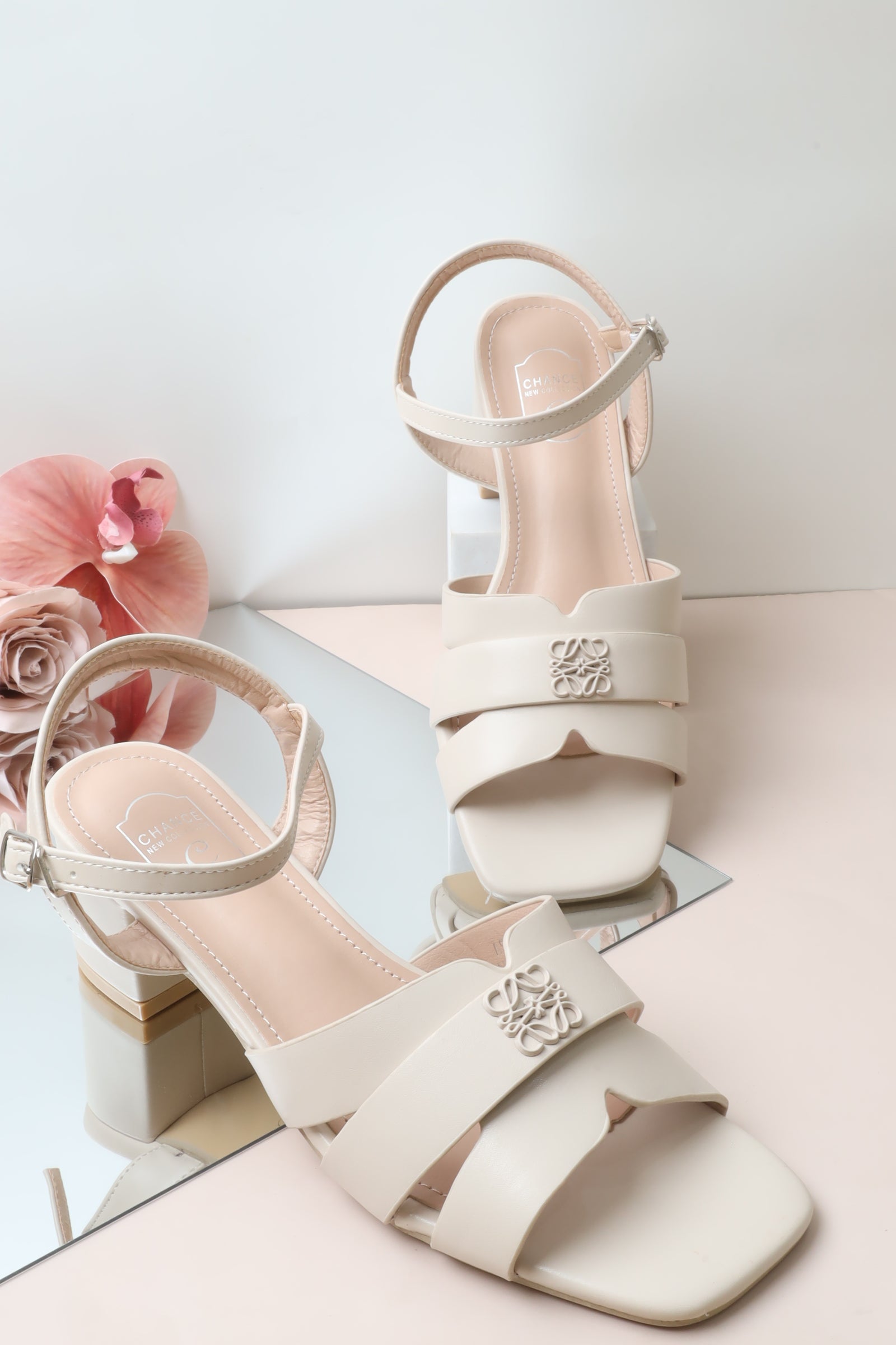 AS17 صندل نسائي بكعب عريض