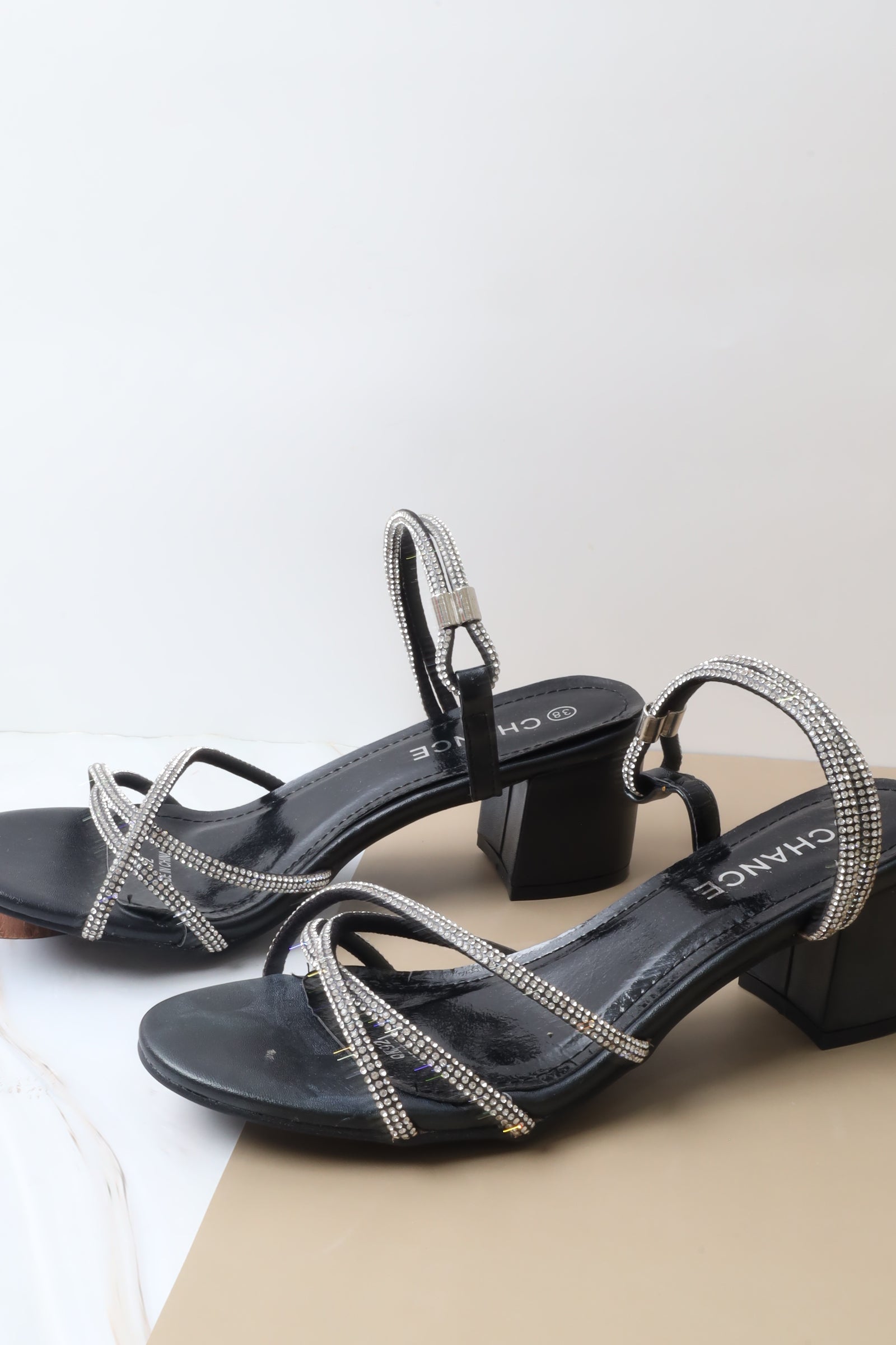 QK92 صندل نسائي بكعب عريض