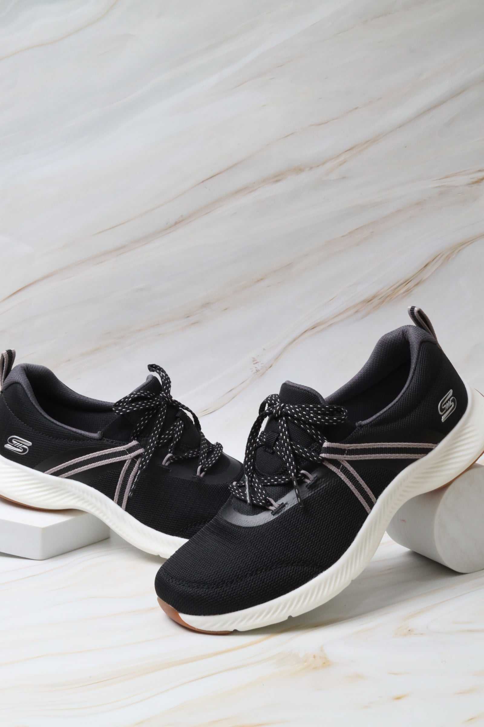 سكيتشرز نسائي فابور 104620