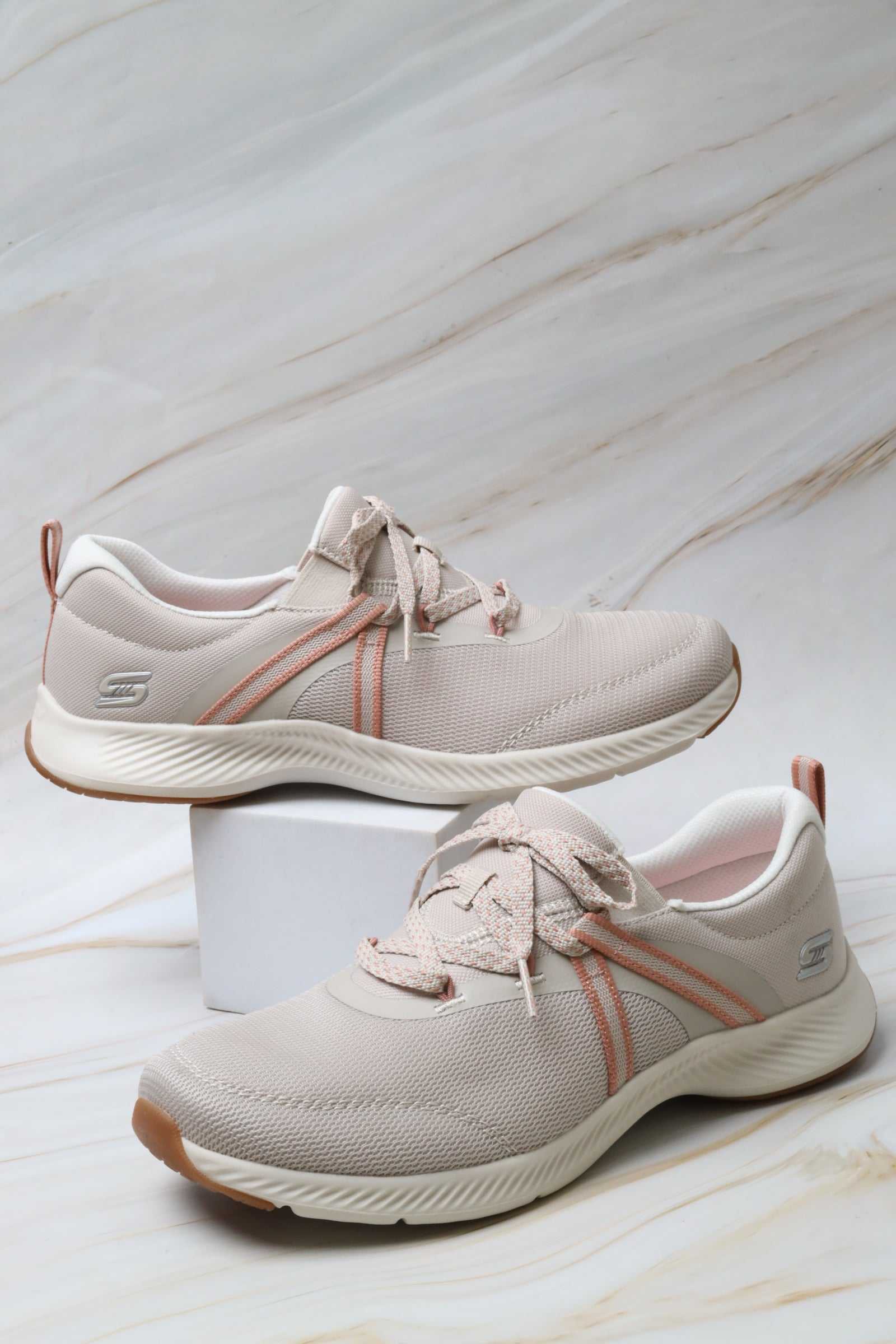 سكيتشرز نسائي فابور 104620