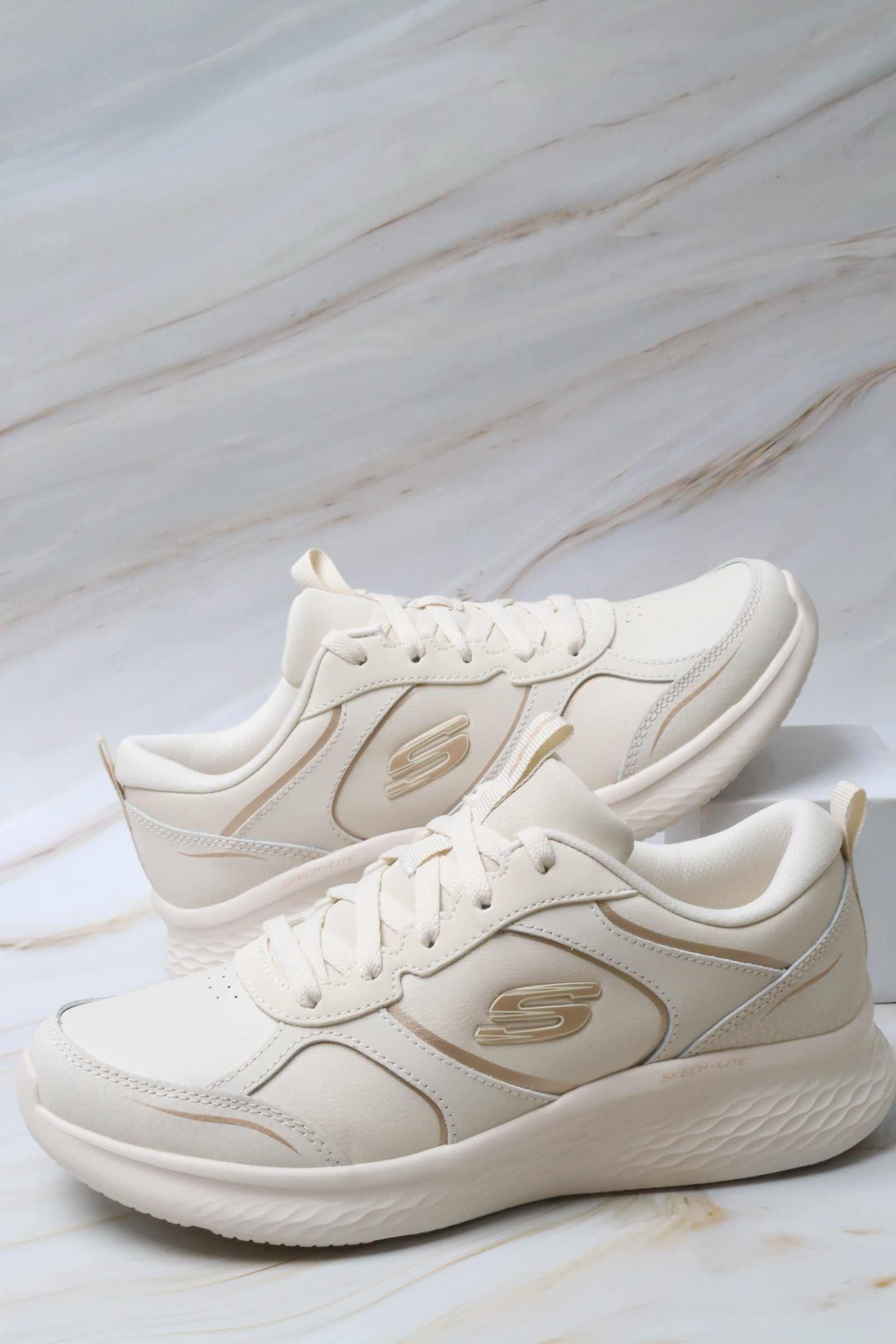 سكيتشرز نسائي لايت برو 150049