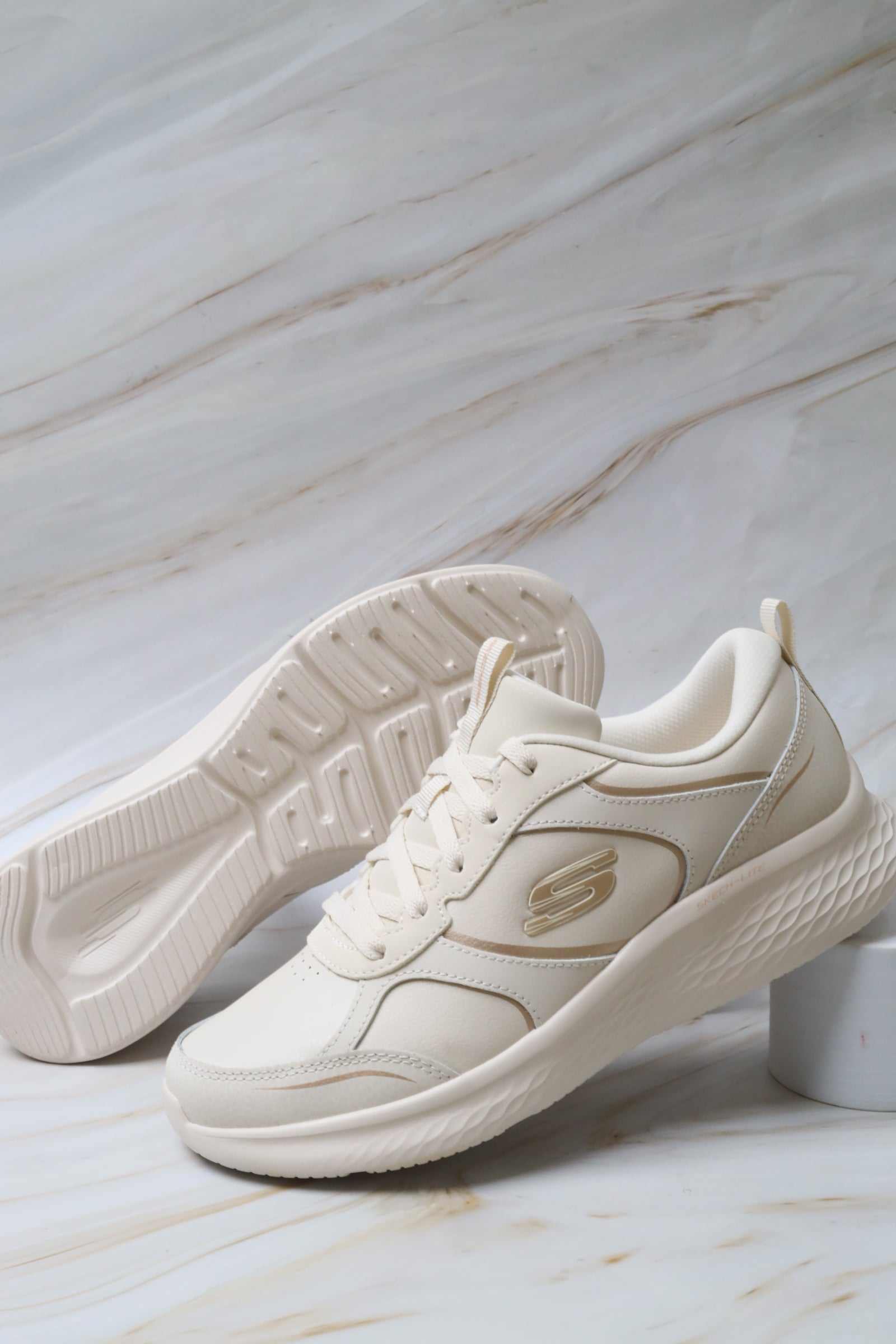 سكيتشرز نسائي لايت برو 150049