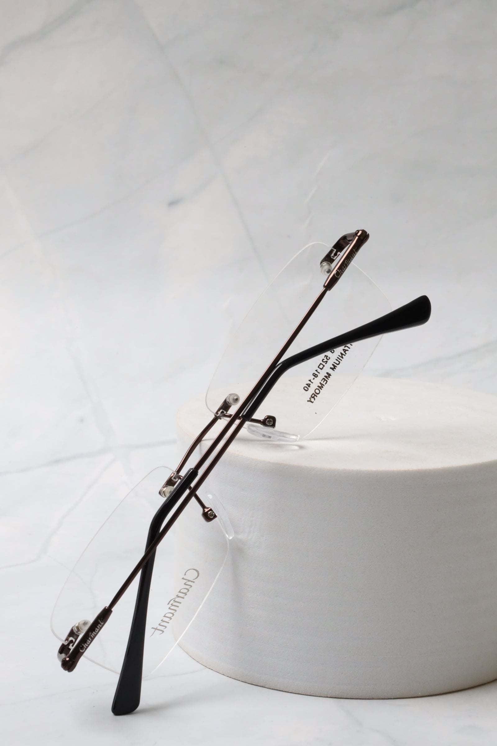 نظارات مستطيلة شفافة 124