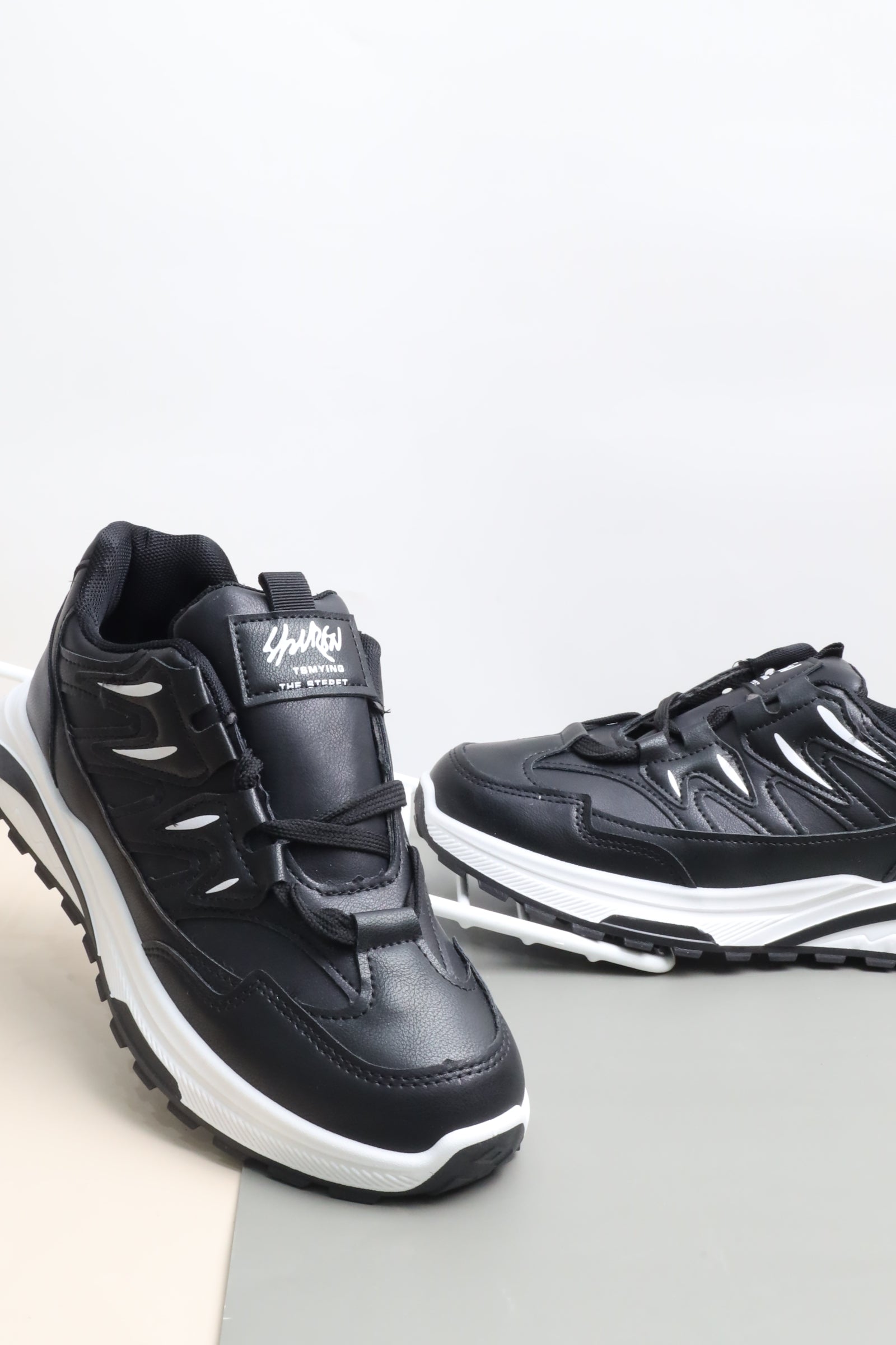 حذاء رياضي نسائي 35824