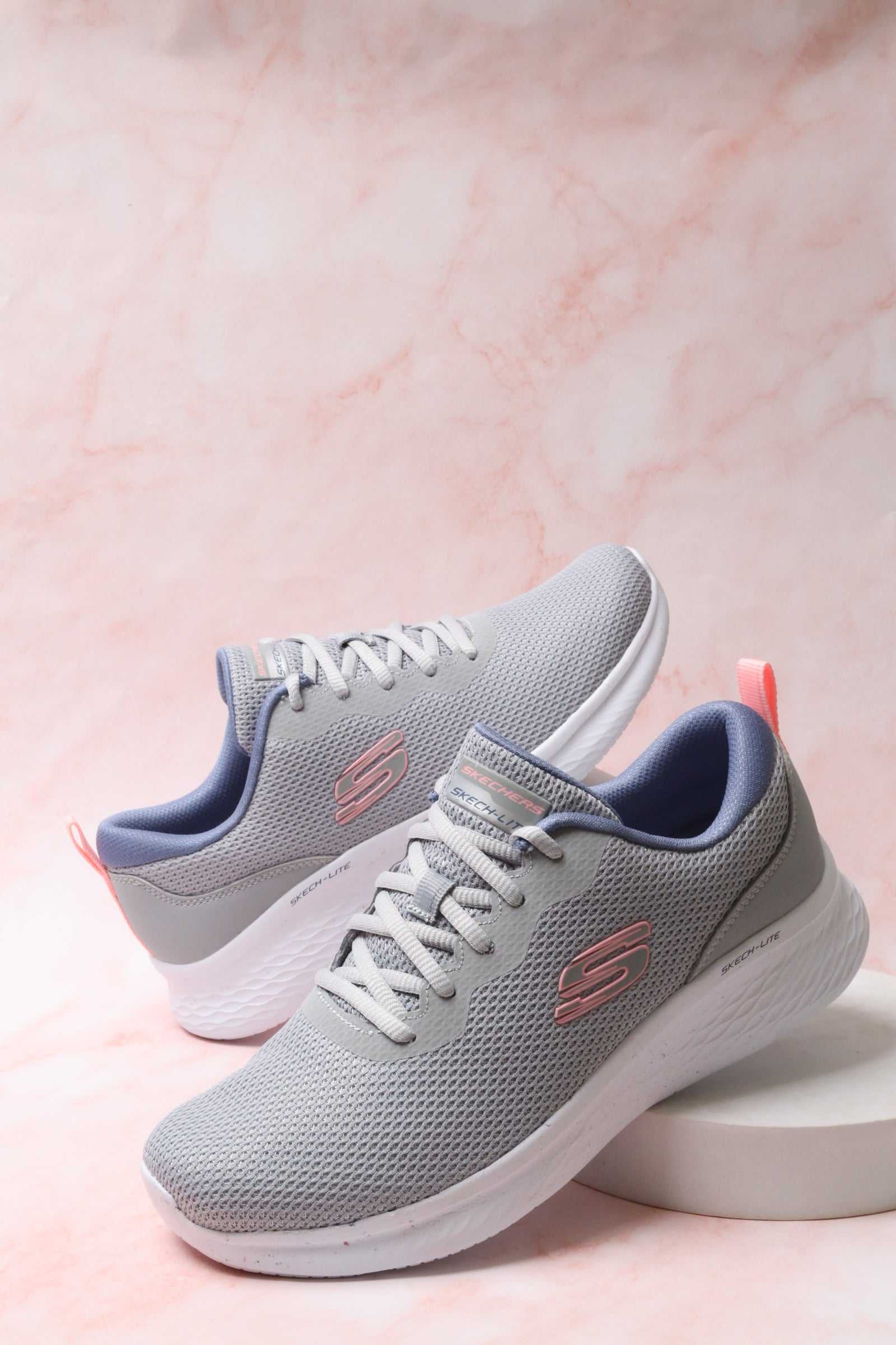 سكيتشرز نسائي لايت برو 150014