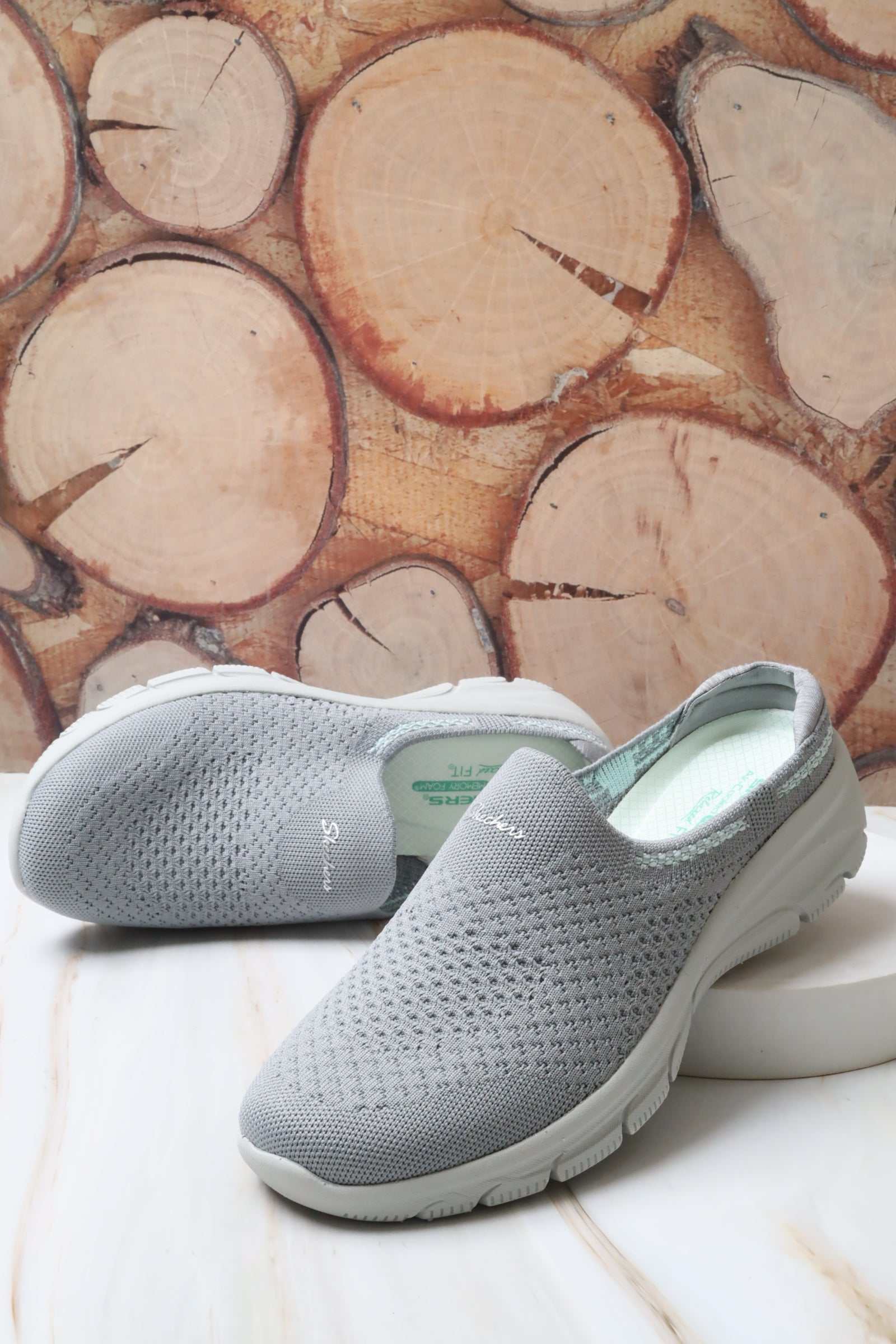 سكيتشرز نسائي كوميوت 158357