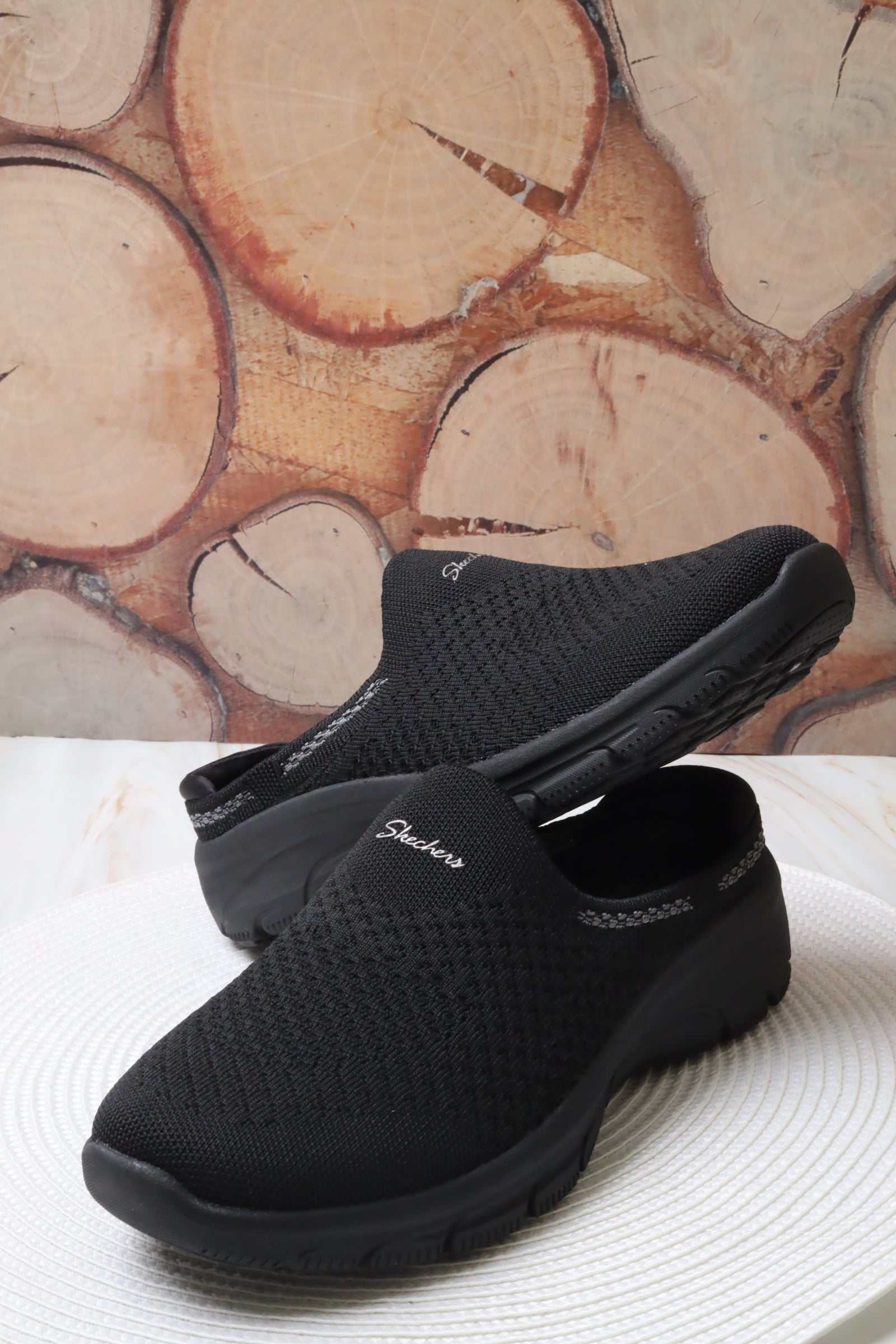 سكيتشرز نسائي كوميوت 158357