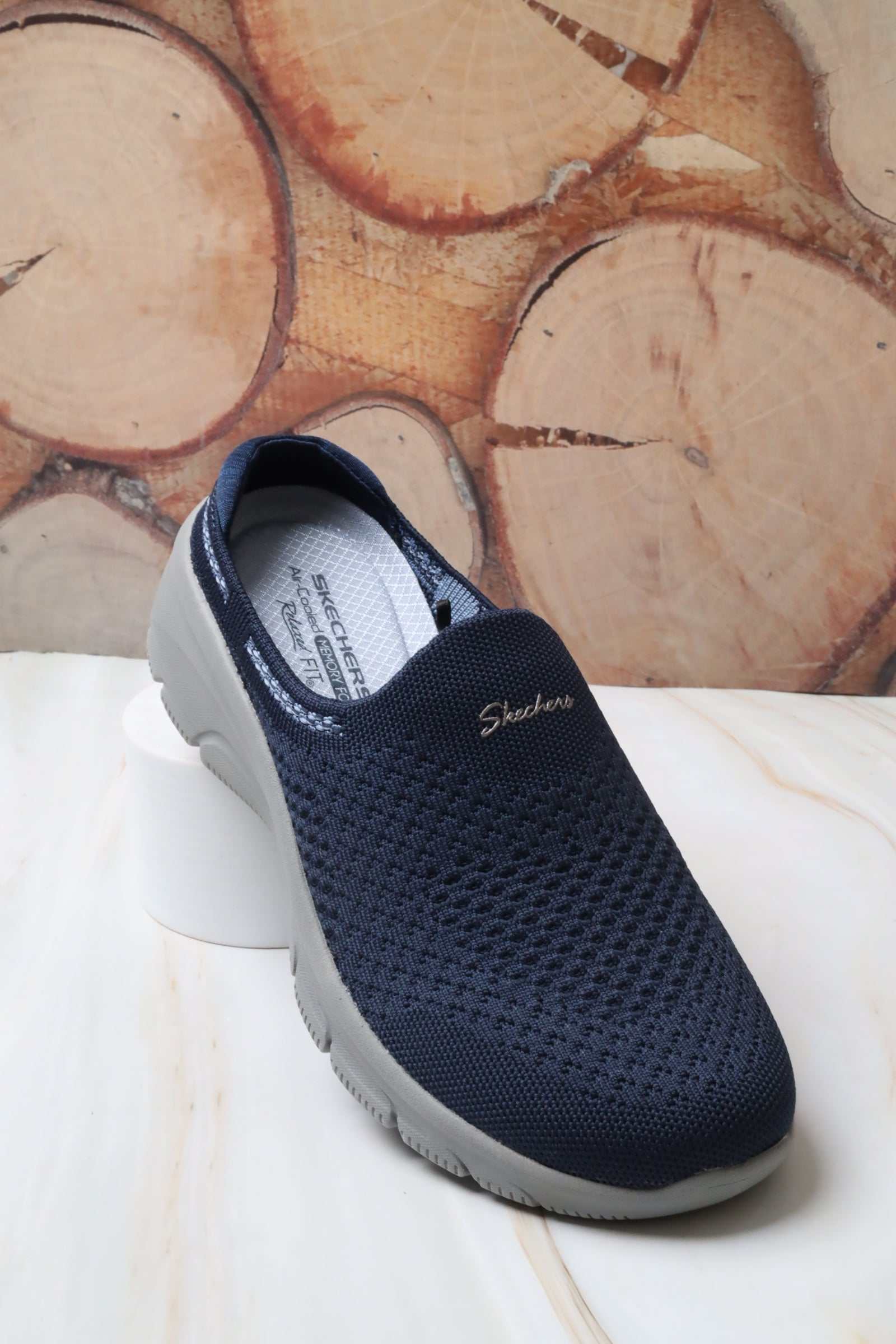 سكيتشرز نسائي كوميوت 158357