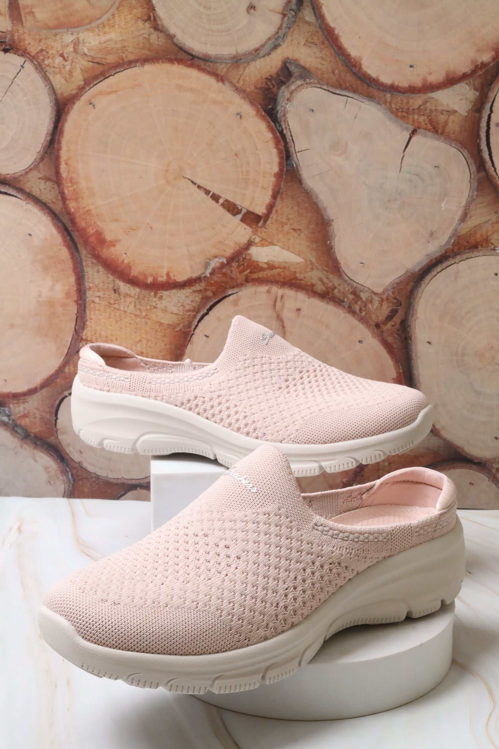 سكيتشرز نسائي كوميوت 158357