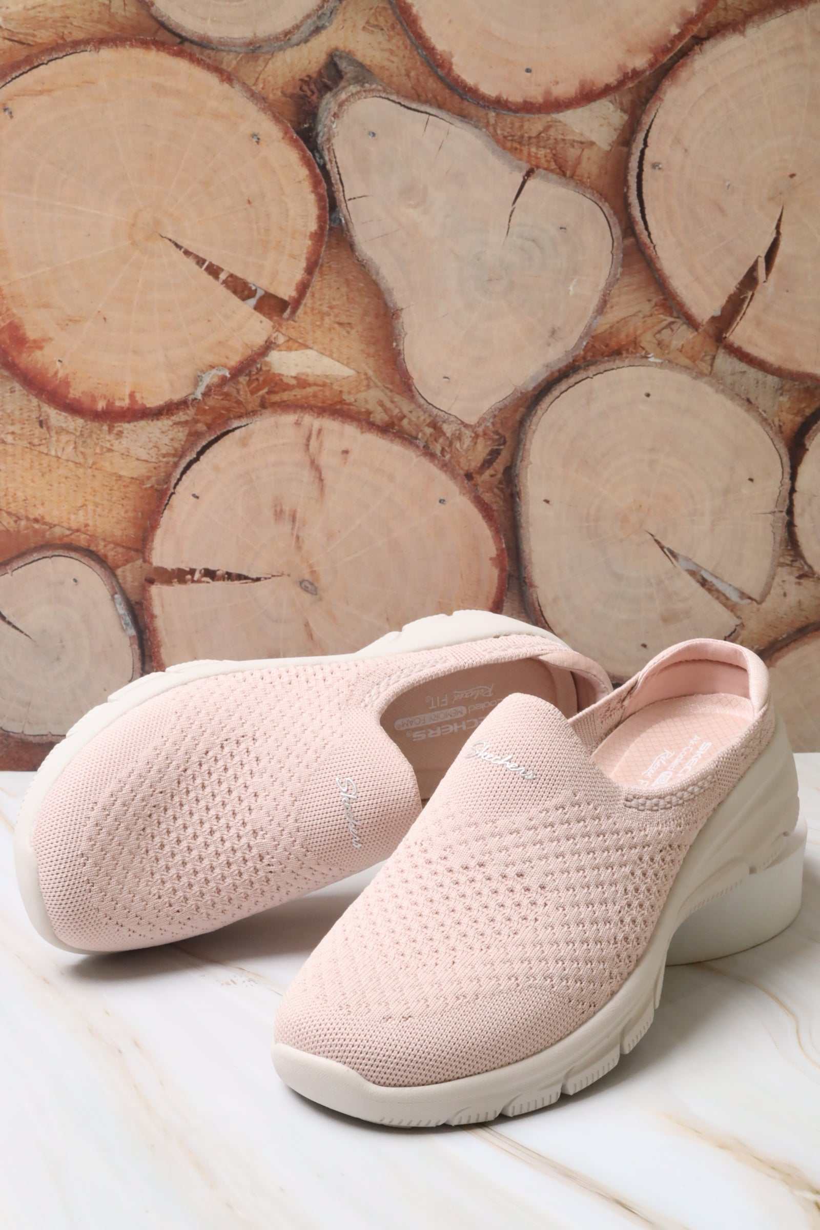 سكيتشرز نسائي كوميوت 158357