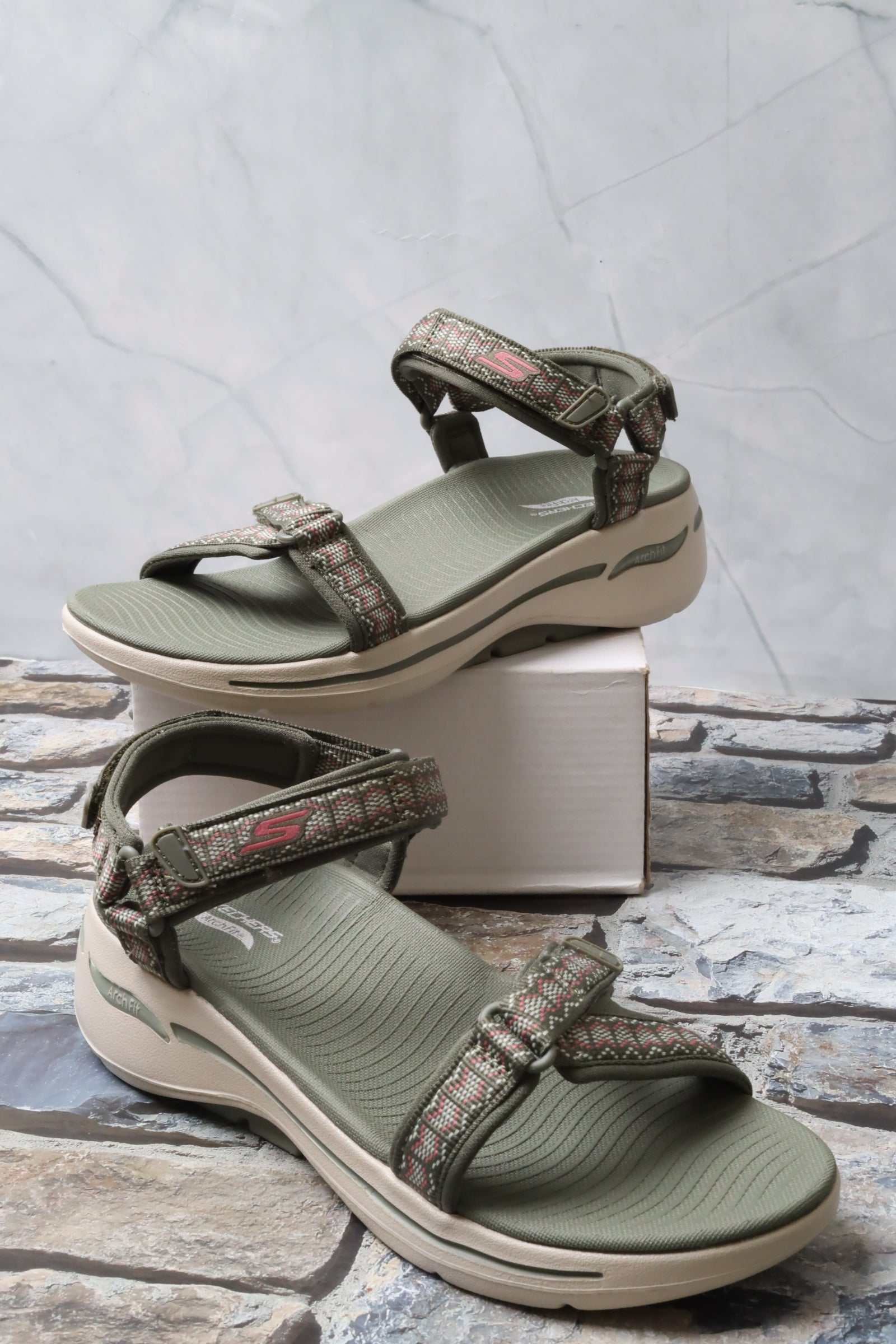 سكيتشرز نسائي جو ووك آرتش فيت 140256