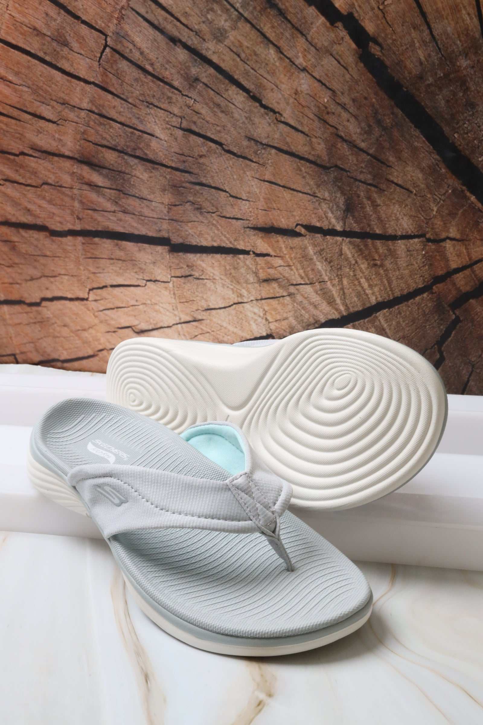 سكيتشرز نسائي آرتش فيت 141300