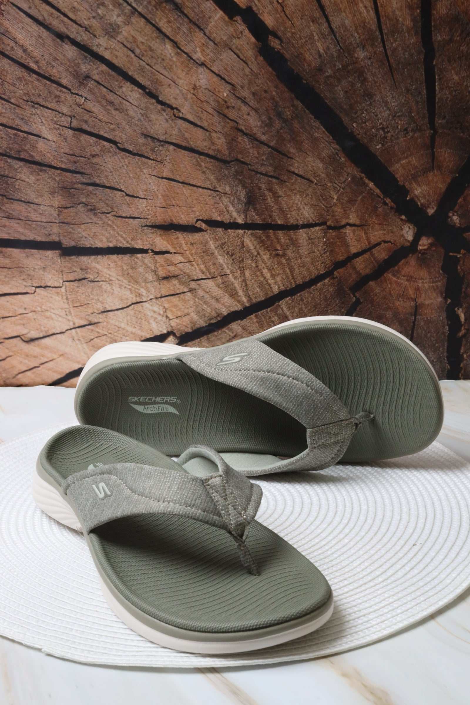 سكيتشرز نسائي آرتش فيت 141300