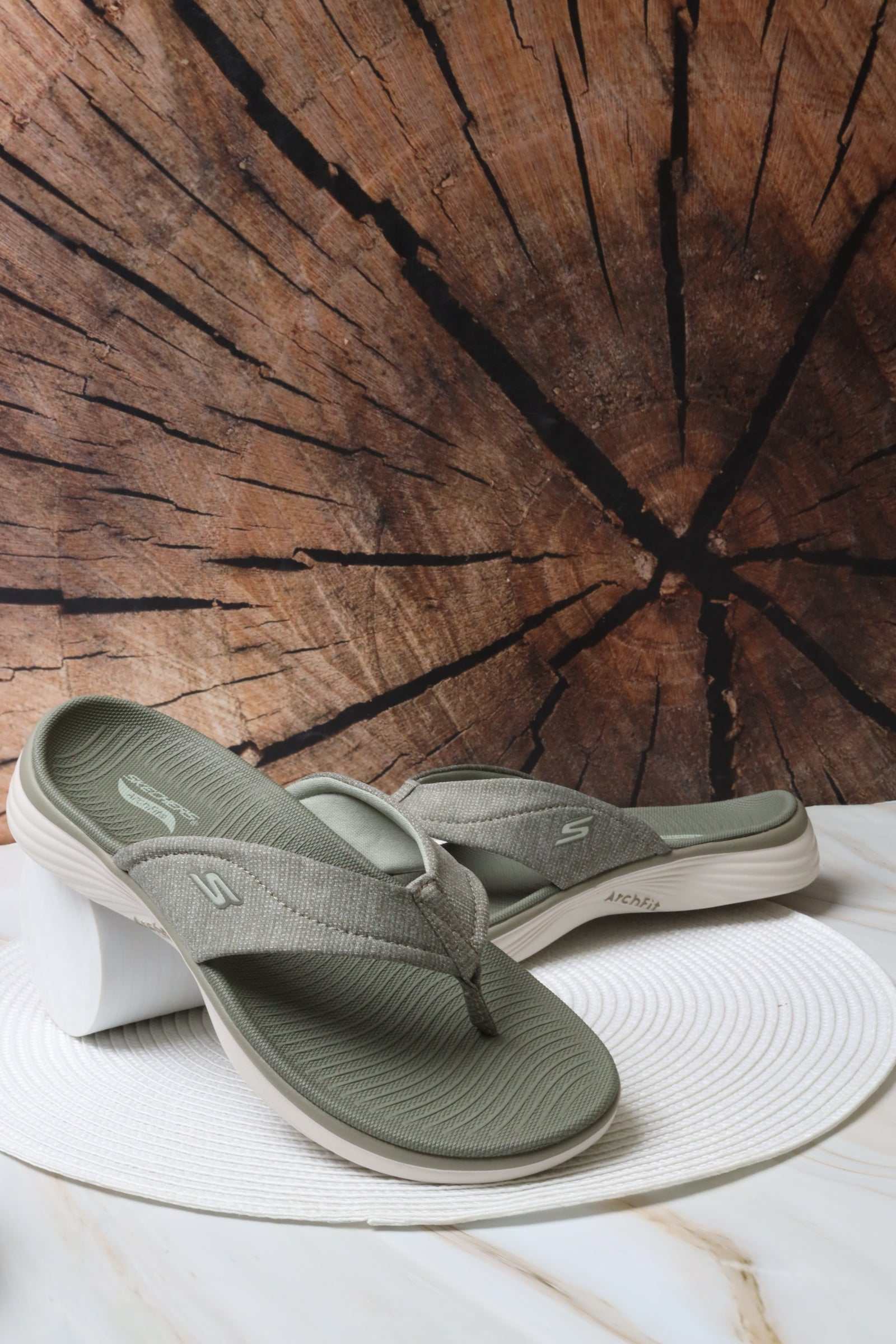 سكيتشرز نسائي آرتش فيت 141300