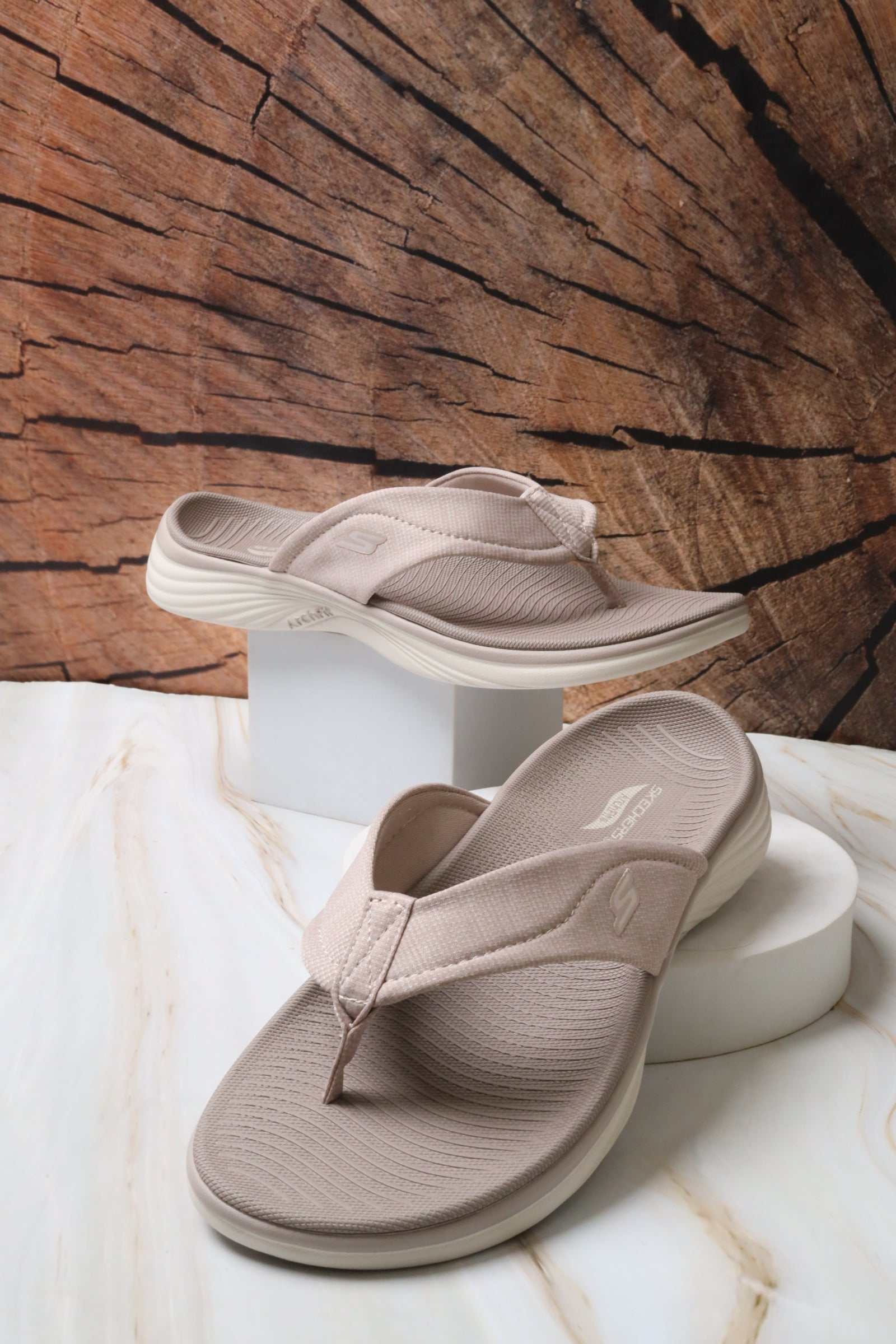 سكيتشرز نسائي آرتش فيت 141300