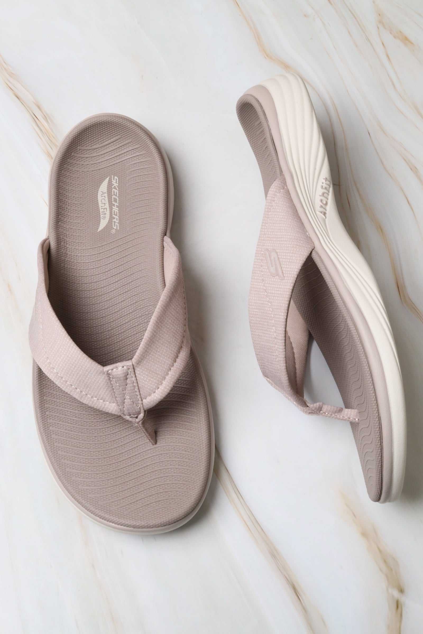 سكيتشرز نسائي آرتش فيت 141300