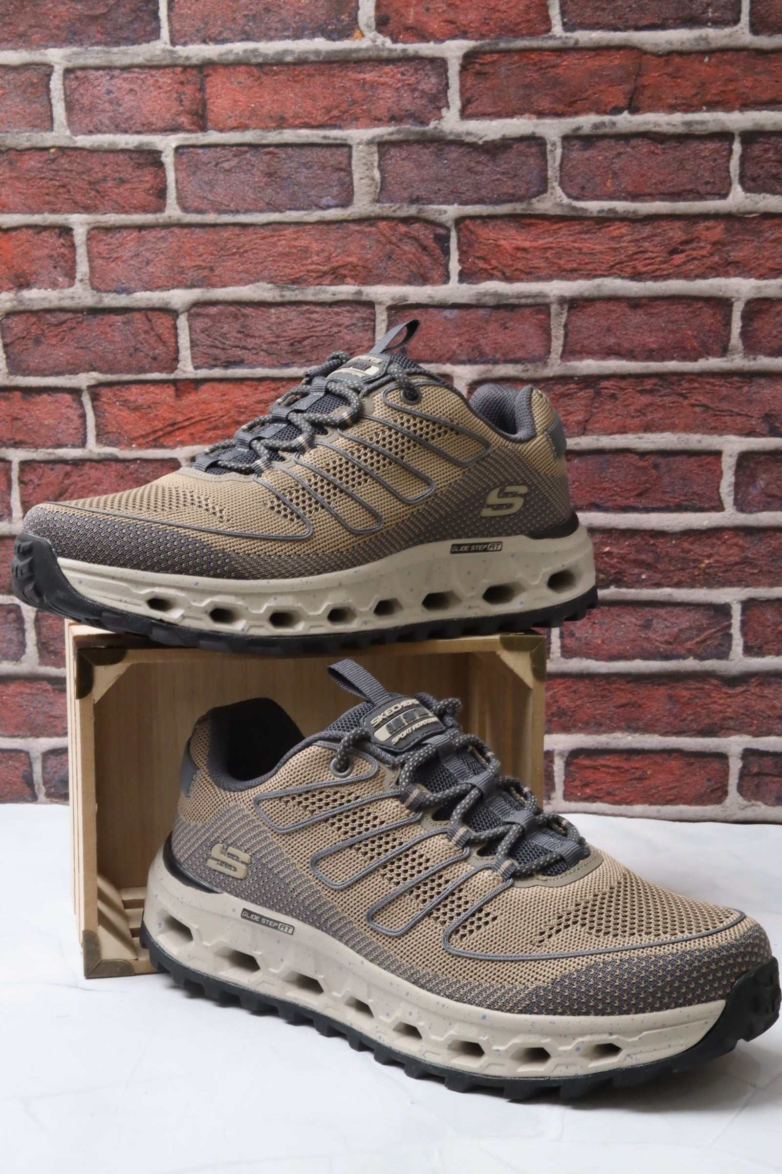 سكيتشرز رجالي جولد ستيب 237539