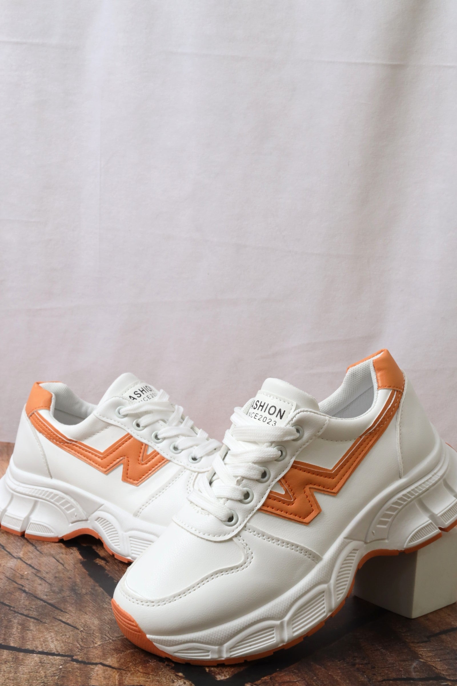 حذاء رياضي نسائي 7710