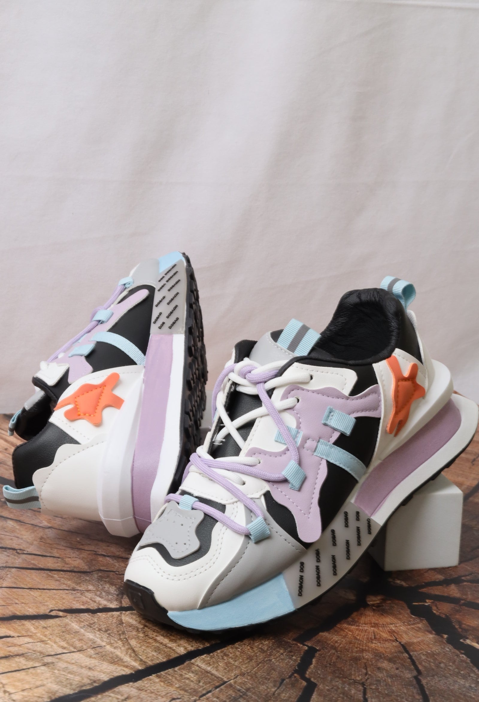 حذاء رياضي نسائي 1046