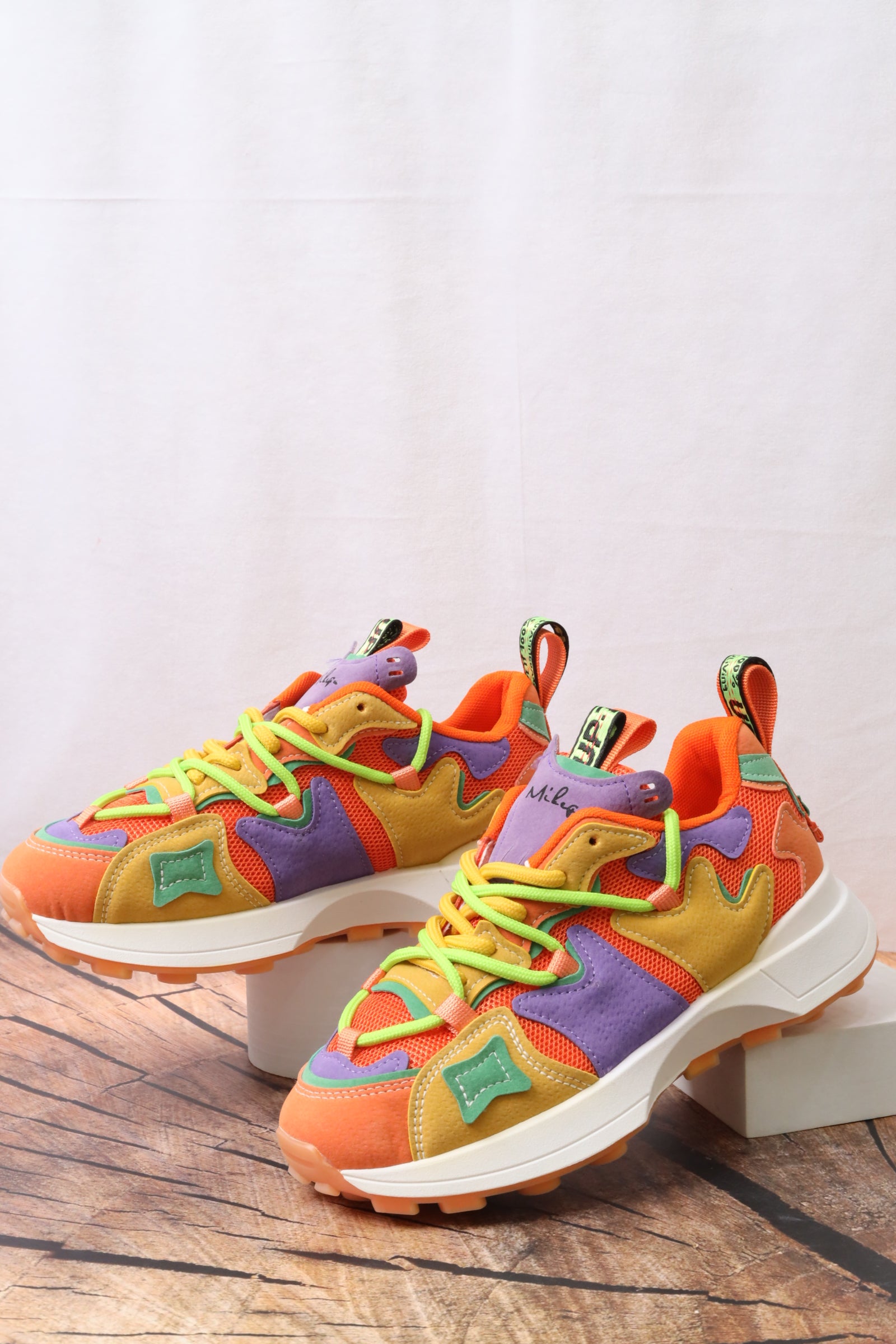 7372 Women's Sports Shoes