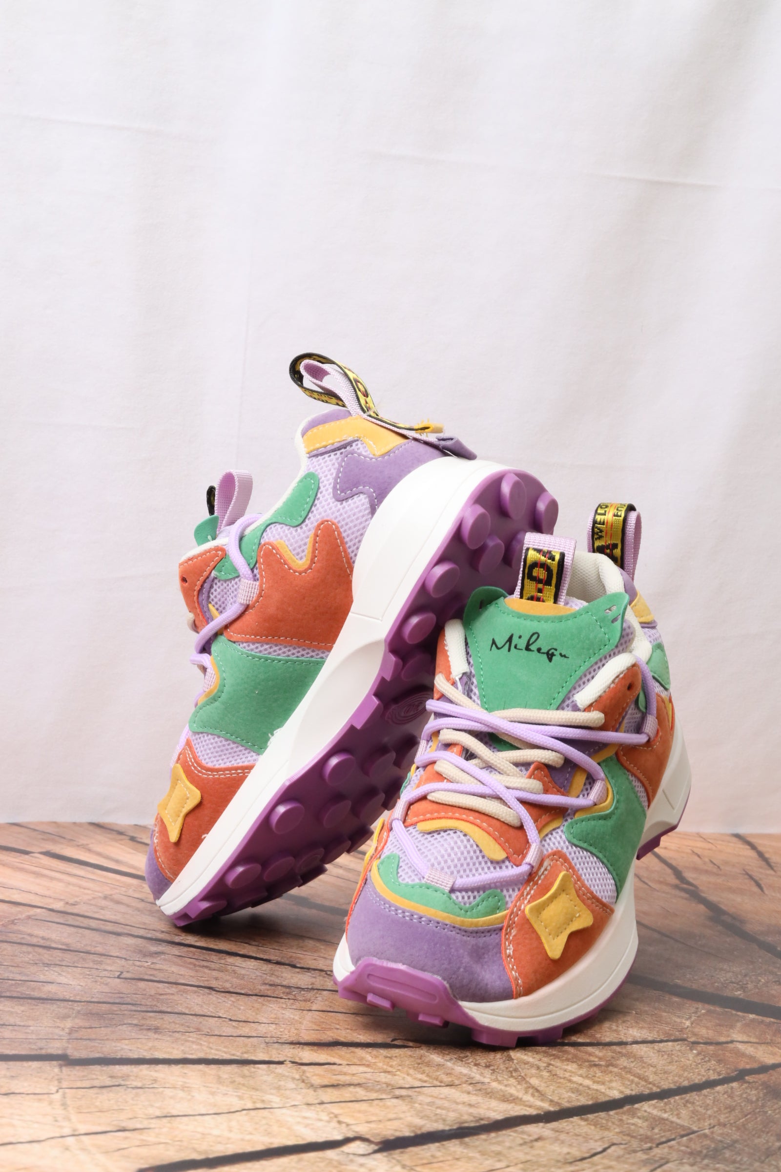 7372 Women's Sports Shoes