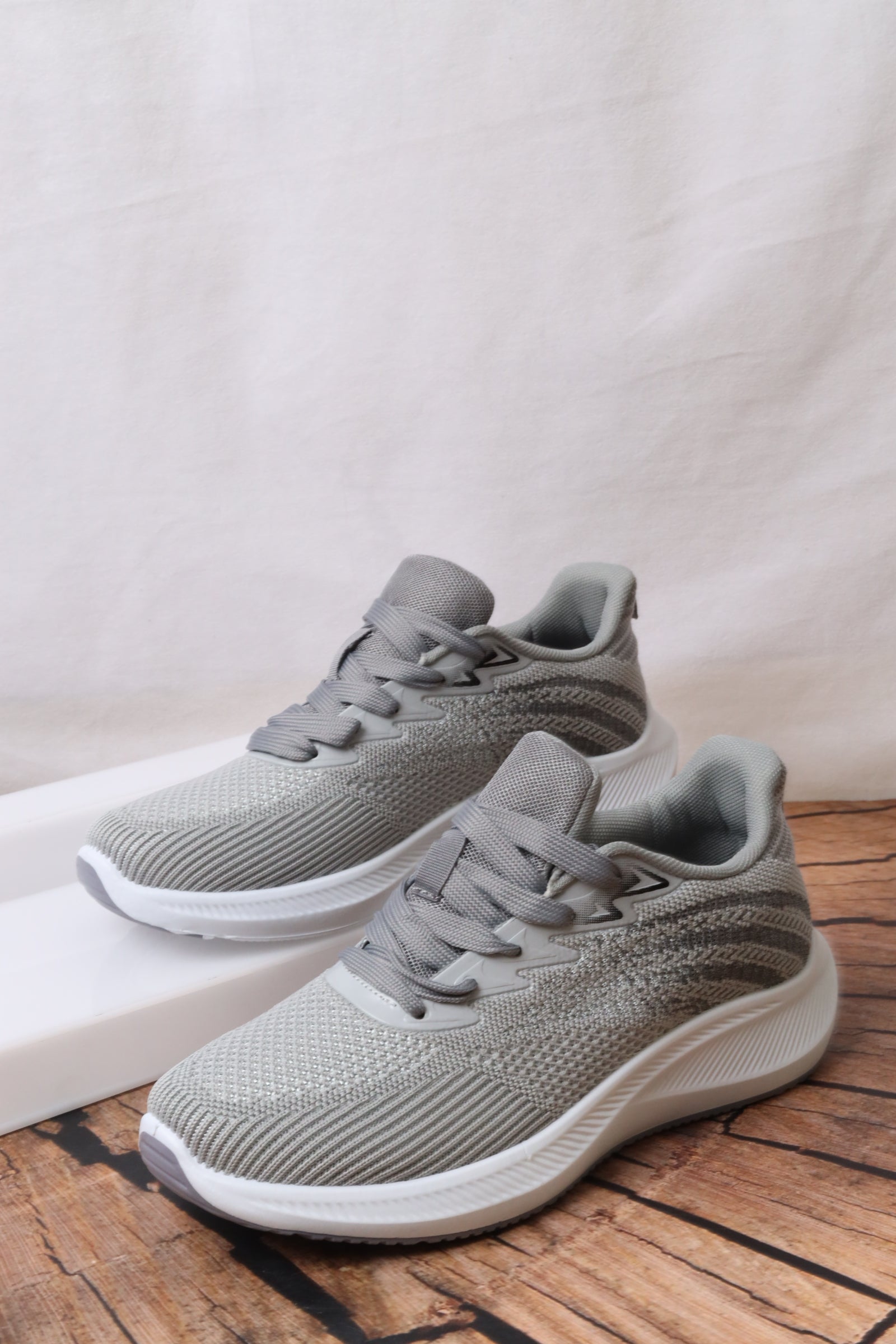 LS1119 حذاء رياضي نسائي