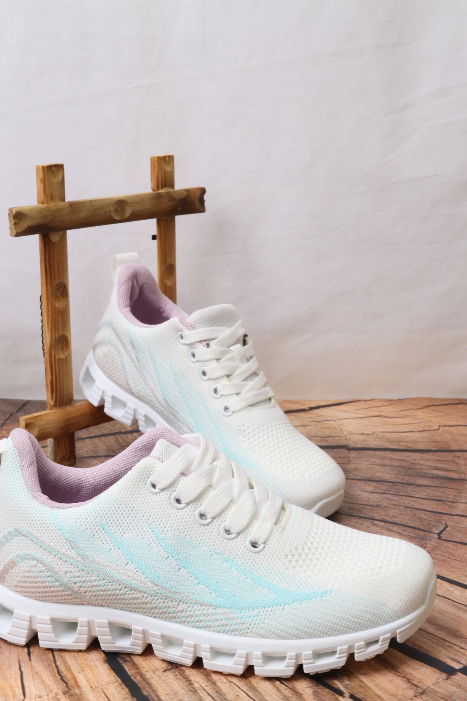 LS1105 حذاء رياضي نسائي