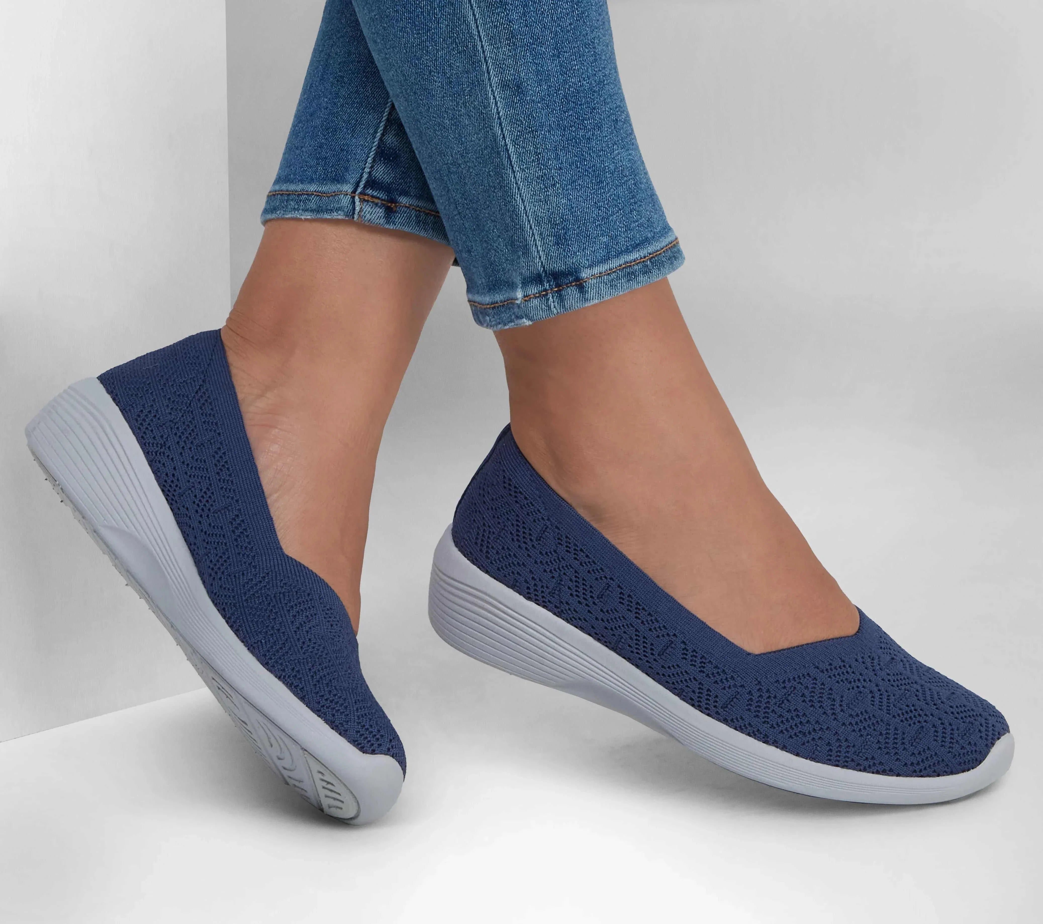 سكيتشرز نسائي آريا فور 158564