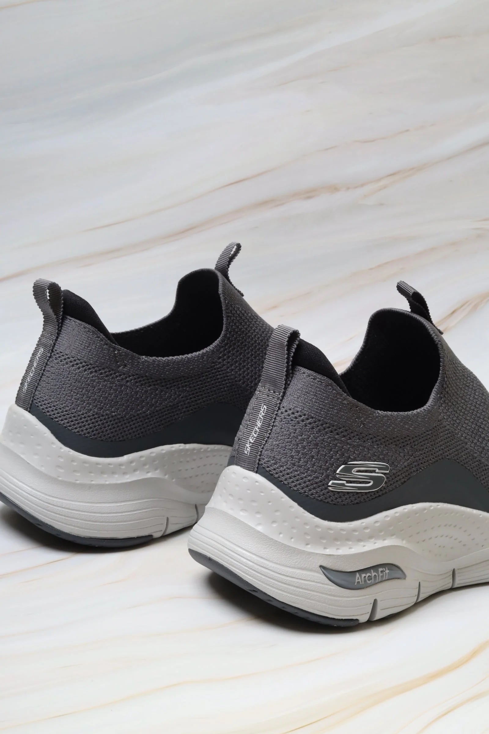 سكيتشرز رجالي آرتش فيت 232404