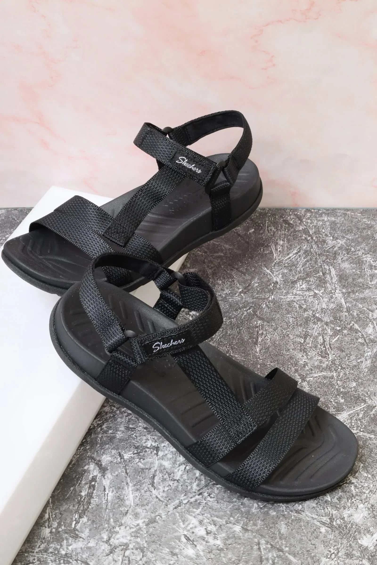 سكيتشرز نسائي ريجي لايت 163223