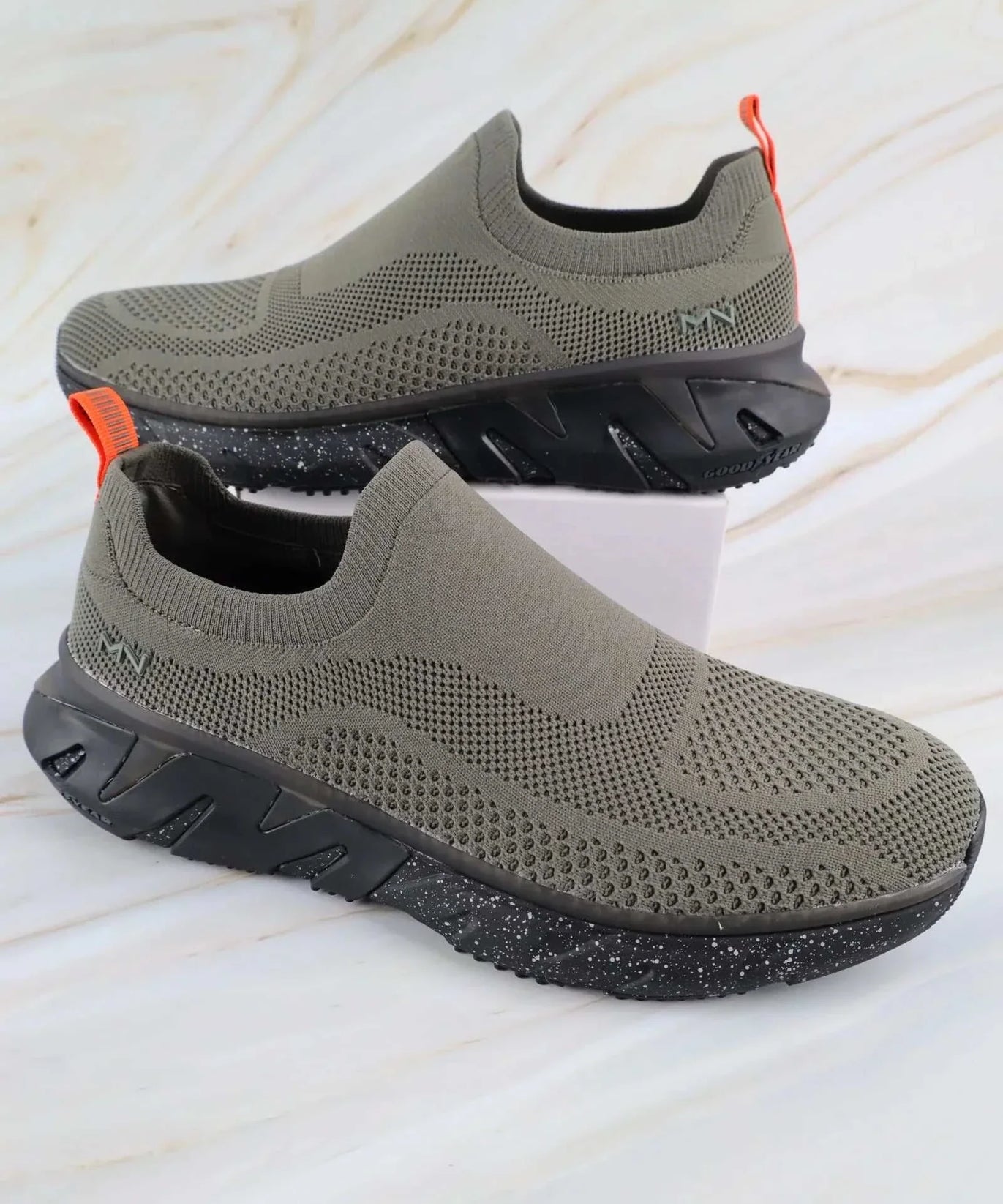 سكيتشرز رجالي زيغي 222182