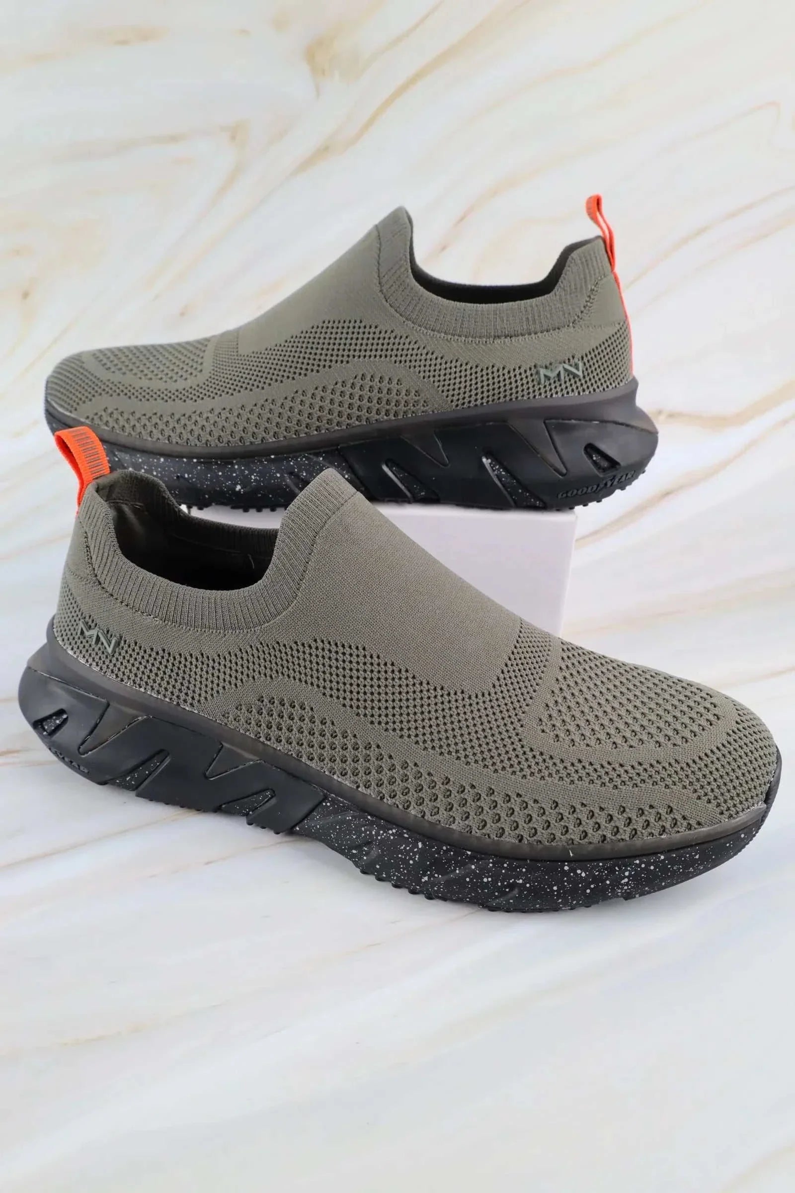 سكيتشرز رجالي زيغي 222182