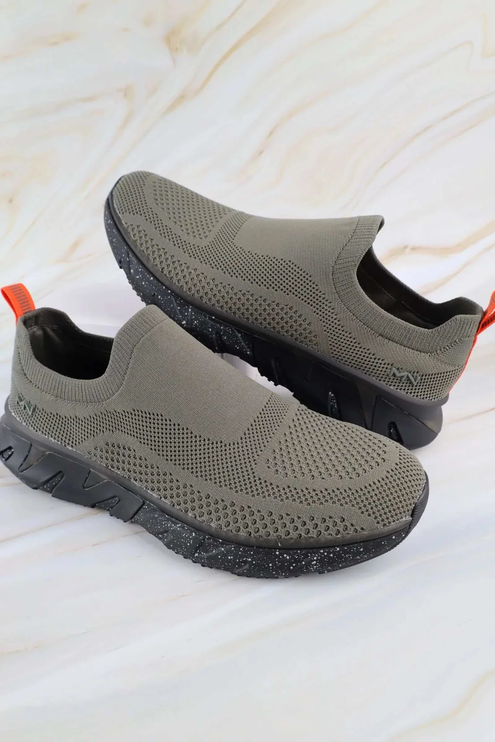 سكيتشرز رجالي زيغي 222182