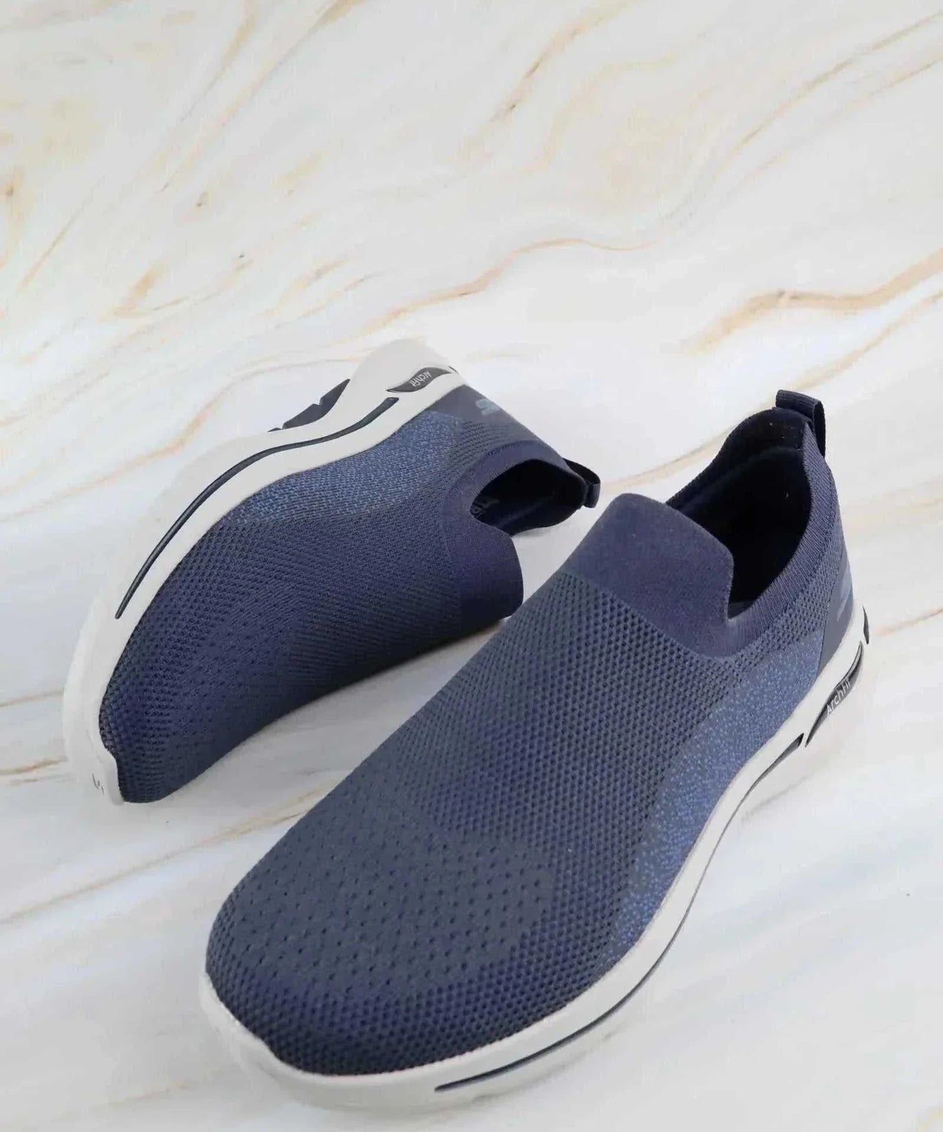 سكيتشرز رجالي جو ووك آرتش فيت 216136