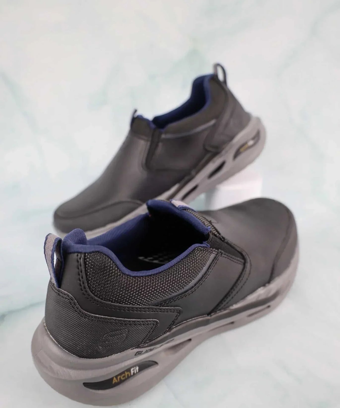 سكيتشرز رجالي آرتش فيت 210481