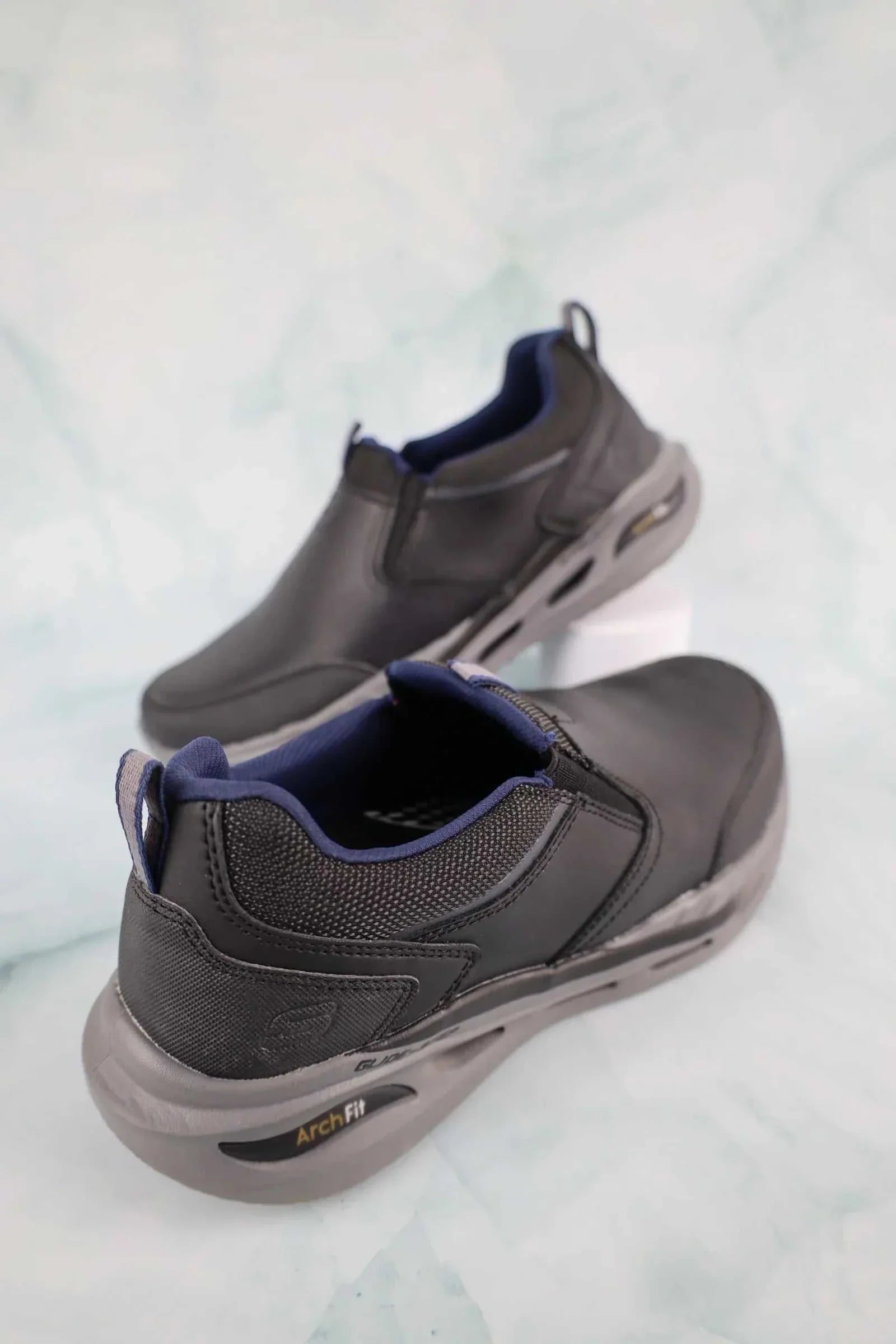 سكيتشرز رجالي آرتش فيت 210481