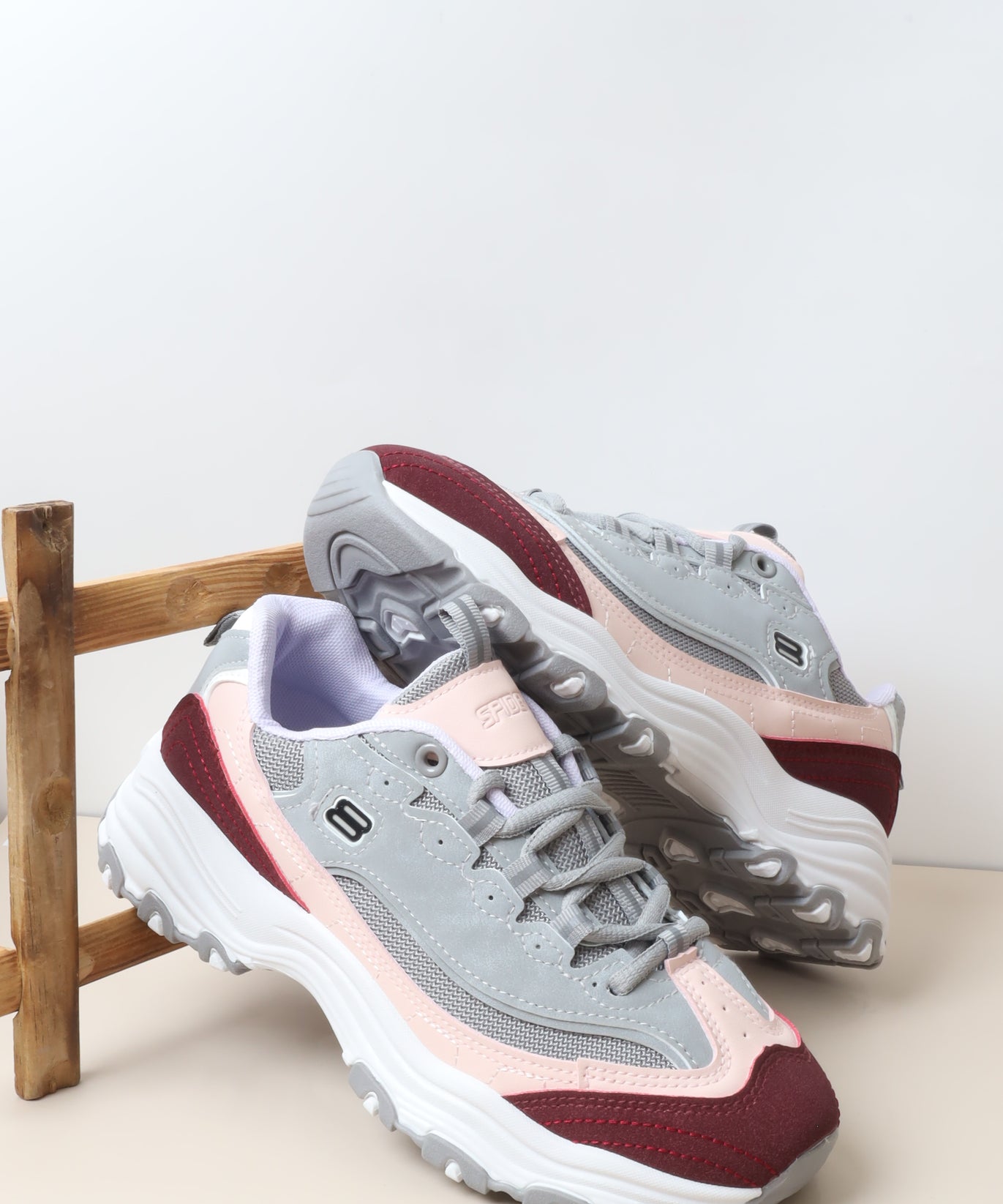 حذاء رياضي نسائي 77-486