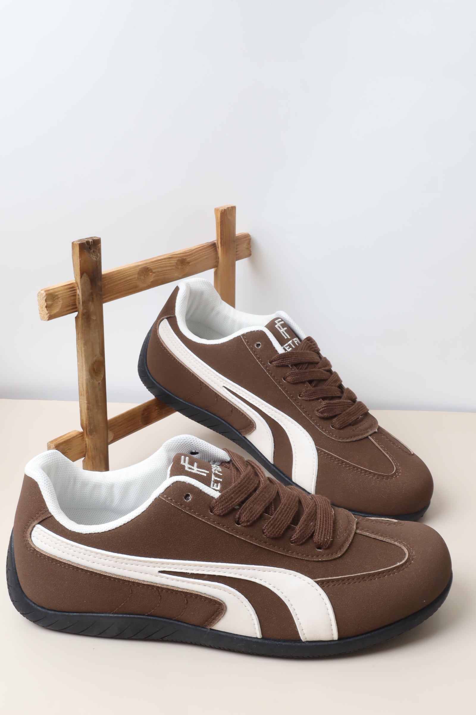 حذاء رياضي نسائي 02-477