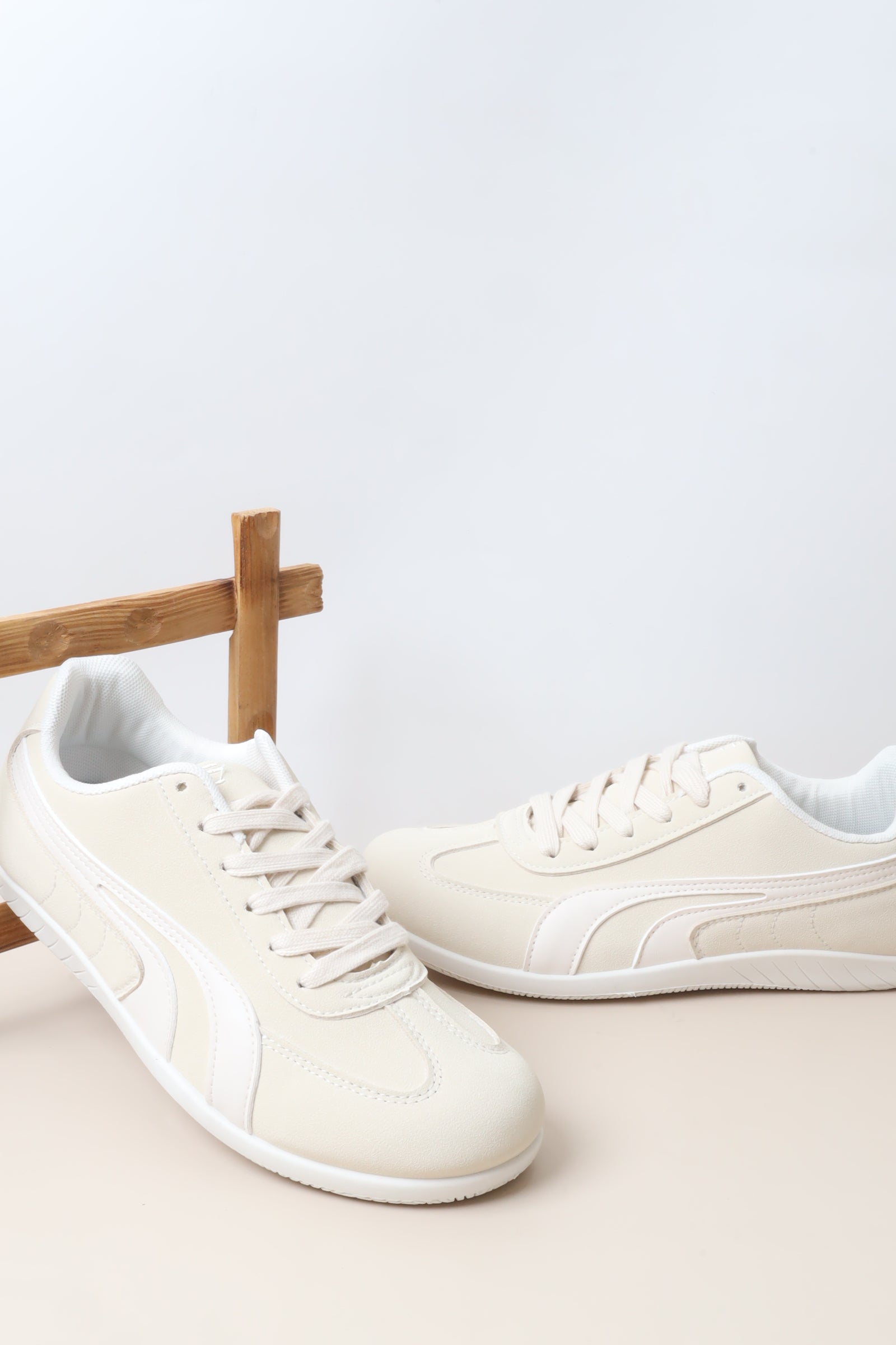 حذاء رياضي نسائي 02-477